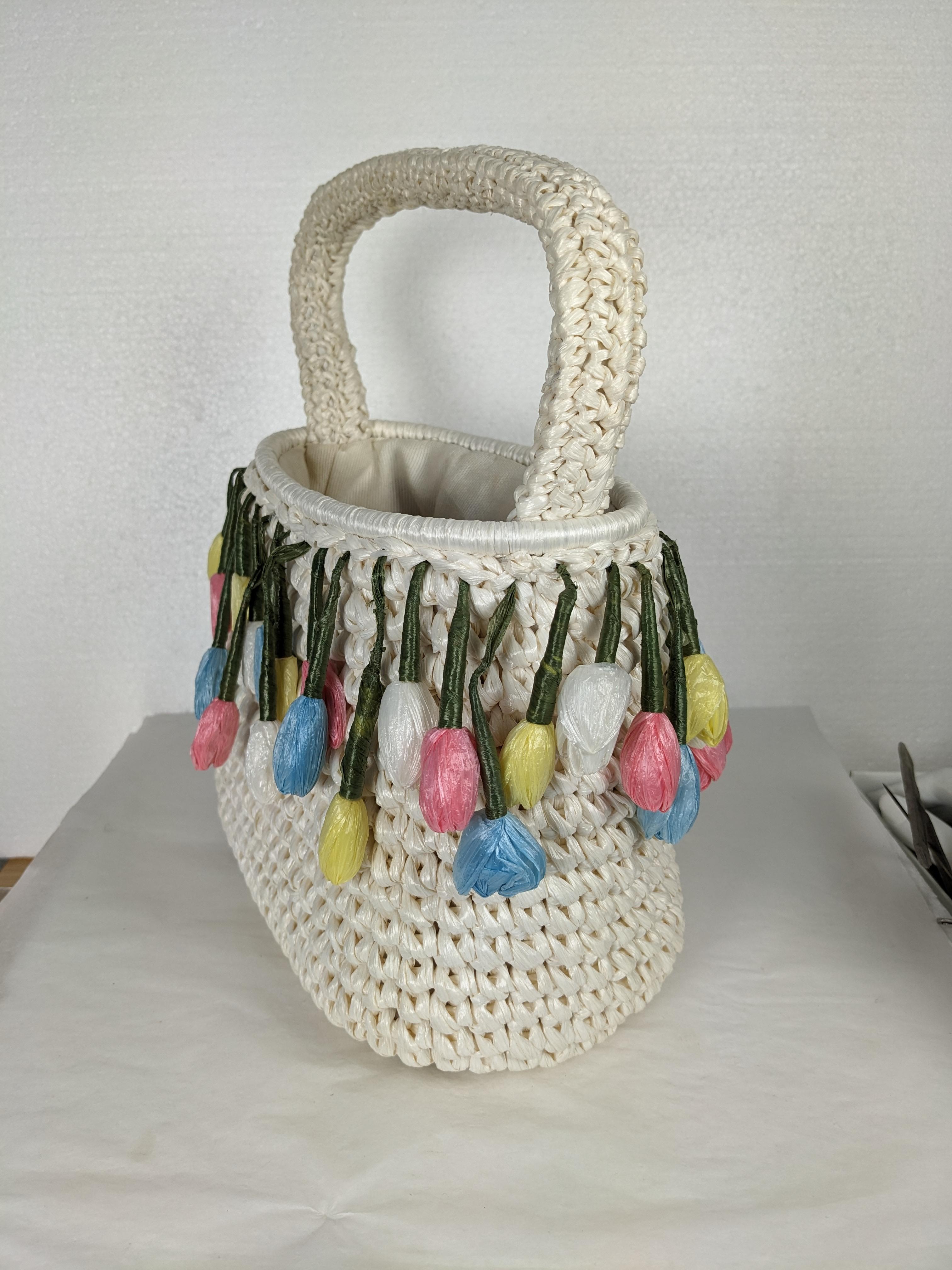 Charming Raffia and Straw Flower Bud Purse In Good Condition For Sale In New York, NY