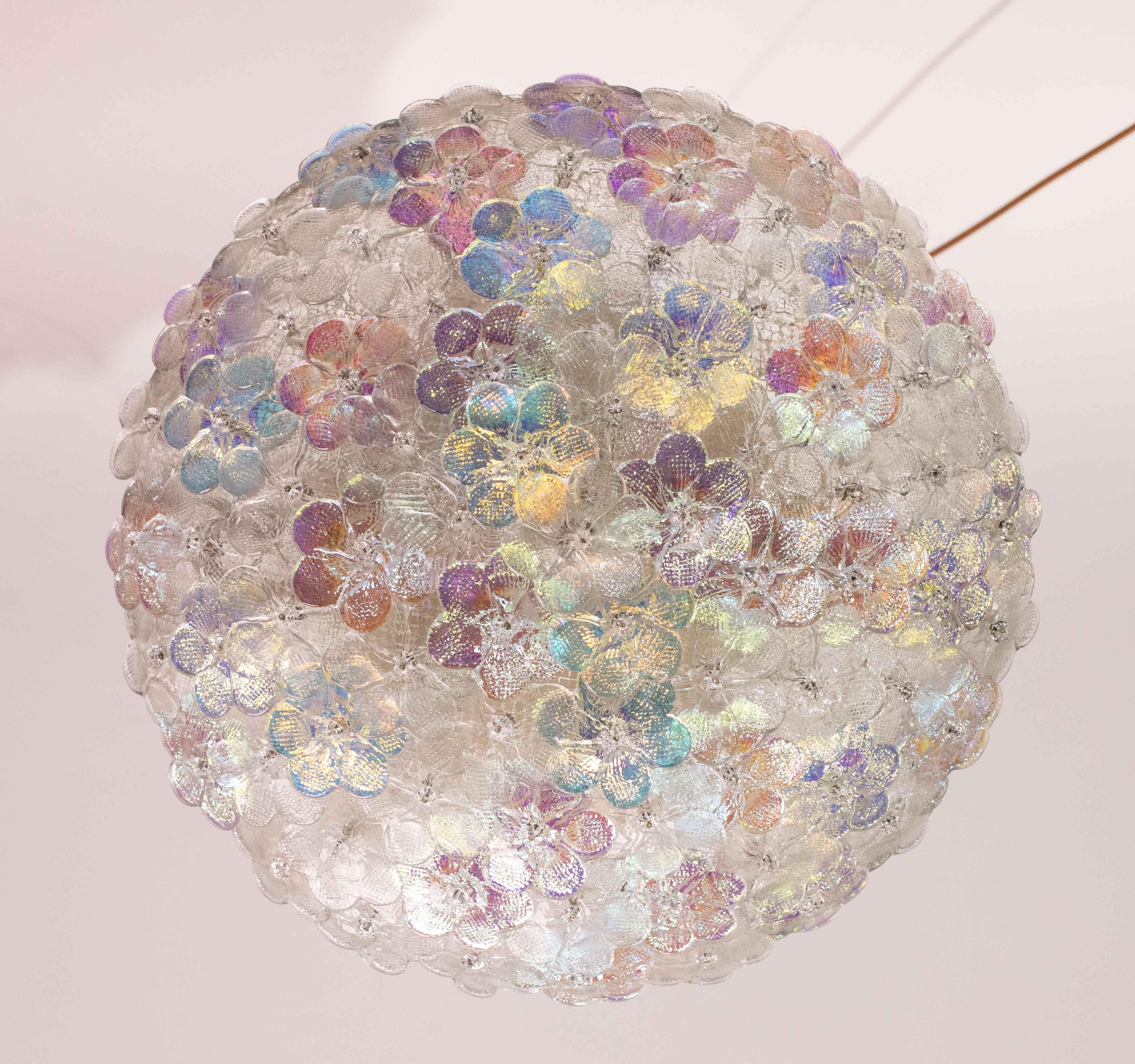 Pretty six-light ceiling lamp with Murano glass flowers, probably made by Seguso for Venini, Italy, 1960s.
Metal ceiling basket with overlapping flowers in hand-blown Murano glass. The flowers come in various colors, including purple, green, blue,