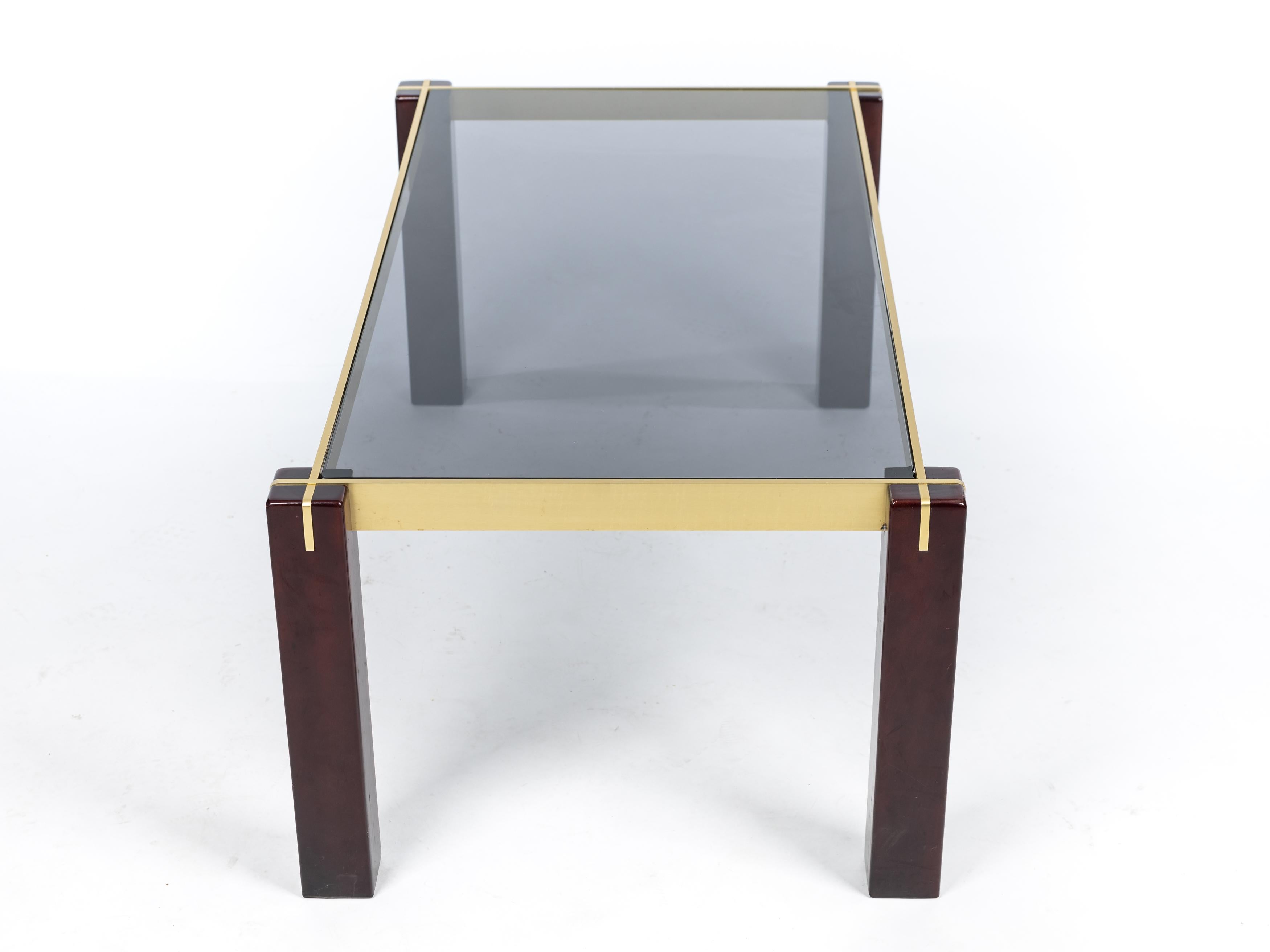Milieu du XXe siècle Charmante table basse rectangulaire, bois de laiton et verre fumé, années 1960, Italie en vente