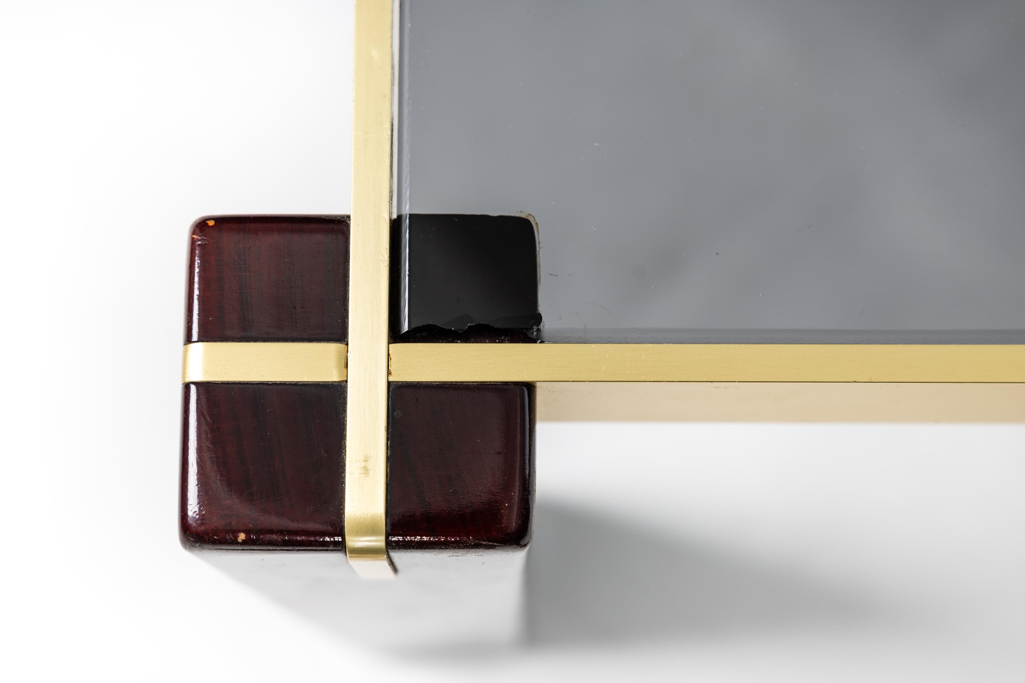 Charmante table basse rectangulaire, bois de laiton et verre fumé, années 1960, Italie en vente 1