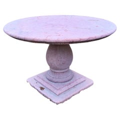 Table ronde en marbre rouge de Vérone, à pied carré, début du XIXe siècle