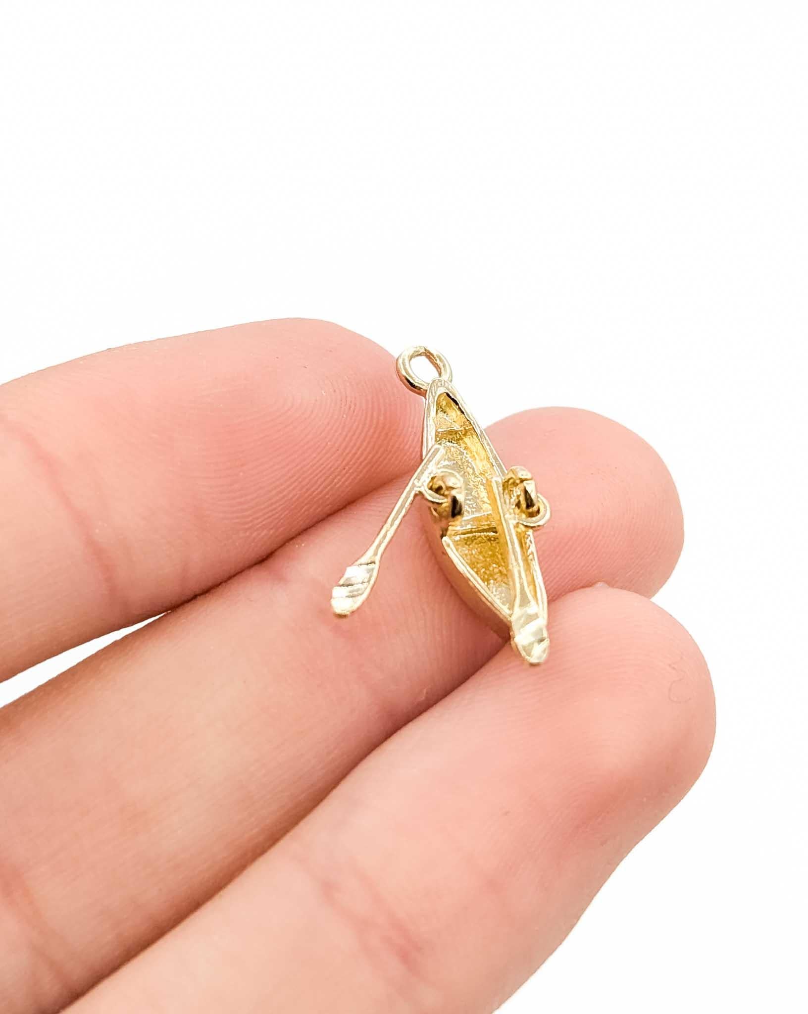 Ciondolo a forma di barca a remi in oro giallo 14 ct. In condizioni ottime in vendita a Bloomington, MN
