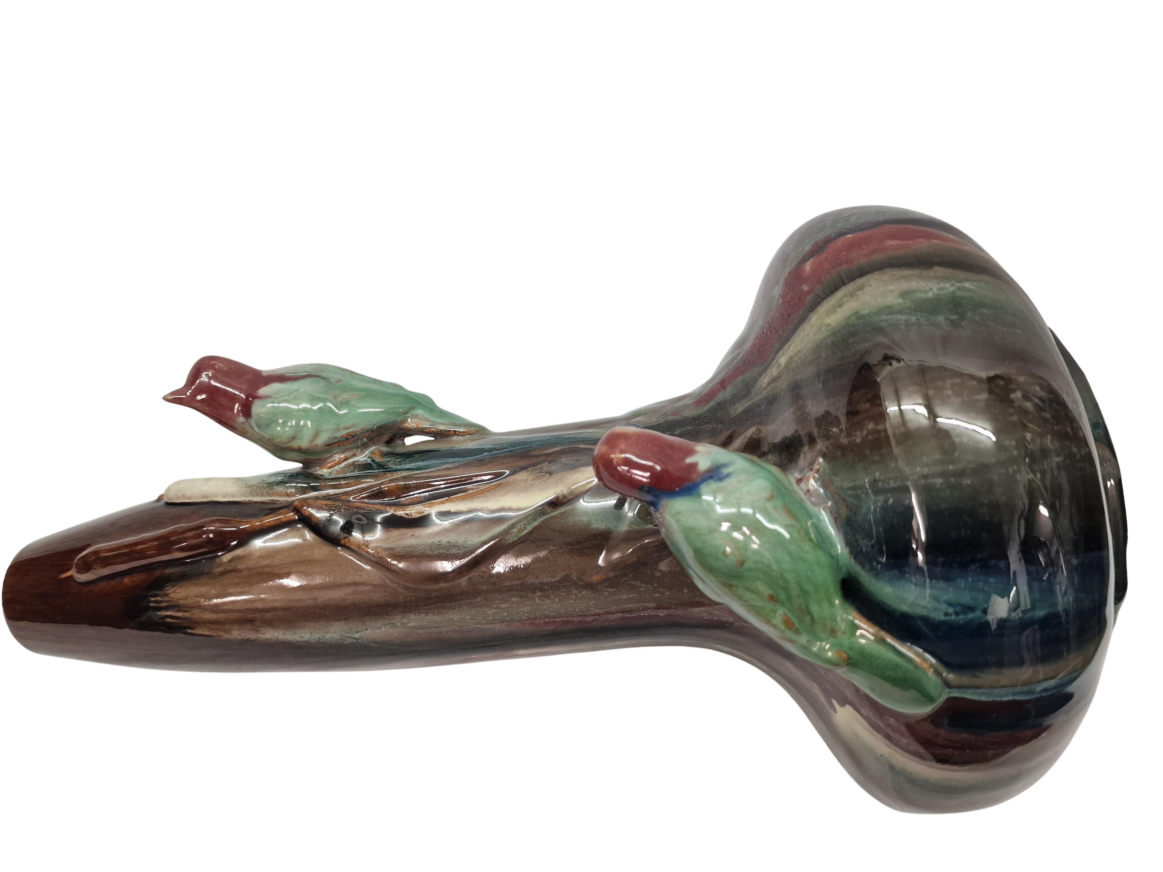 Belga Grazioso vaso con smalto a correre e motivi scultorei di uccelli, Art Déco, anni '20, Francia in vendita