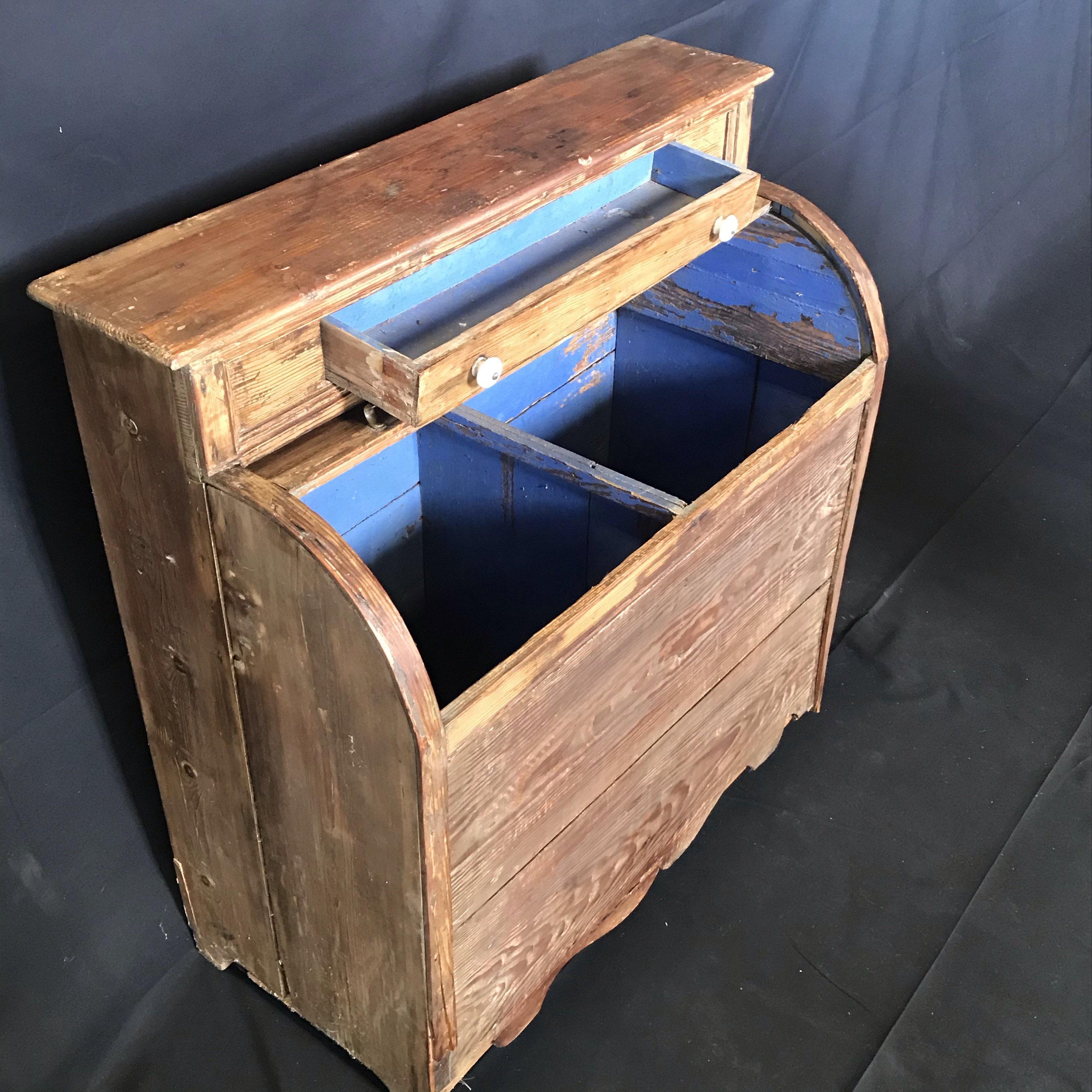 Rustic Charming Scalloped Edge 19th Century Pine Wood Box