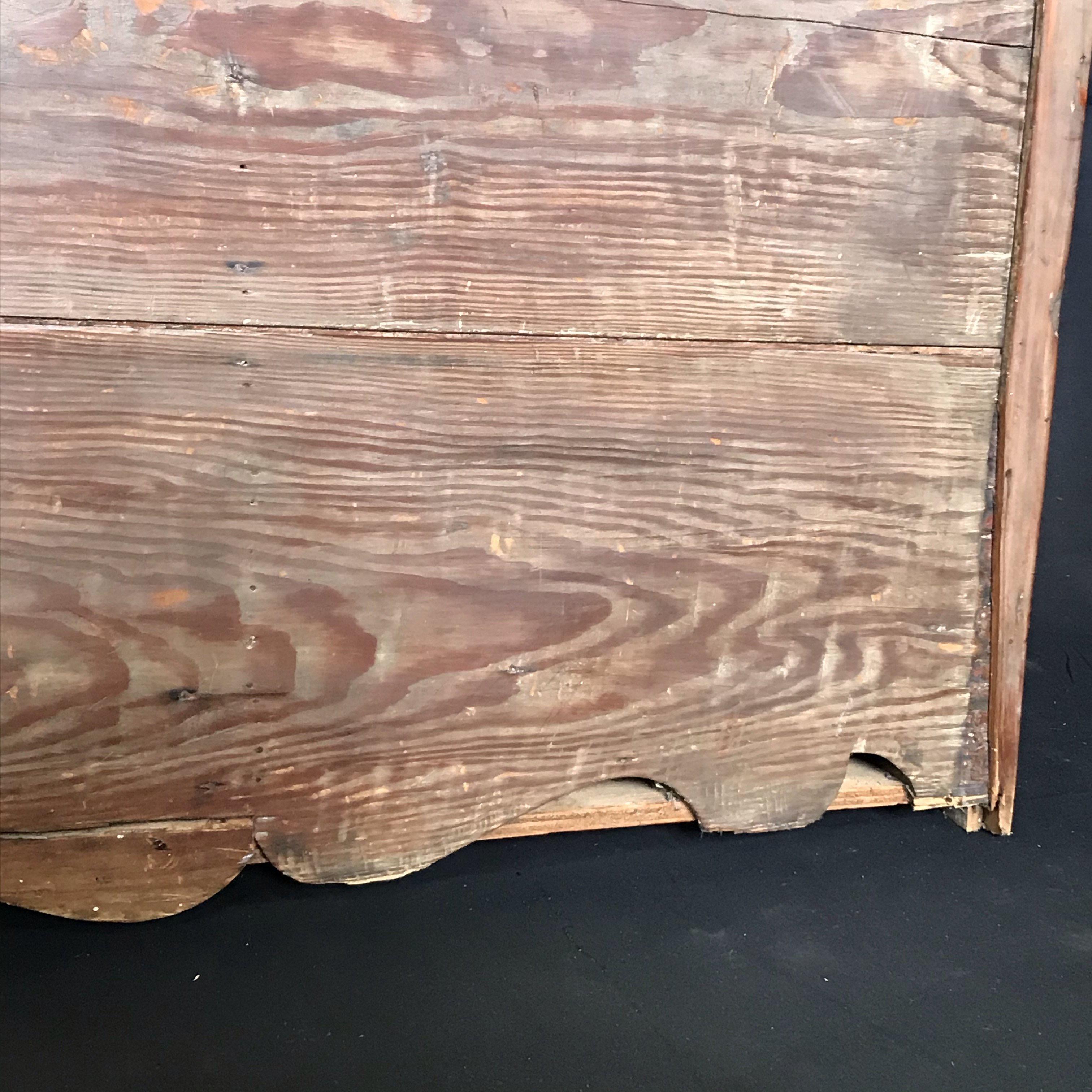 Charming Scalloped Edge 19th Century Pine Wood Box 2