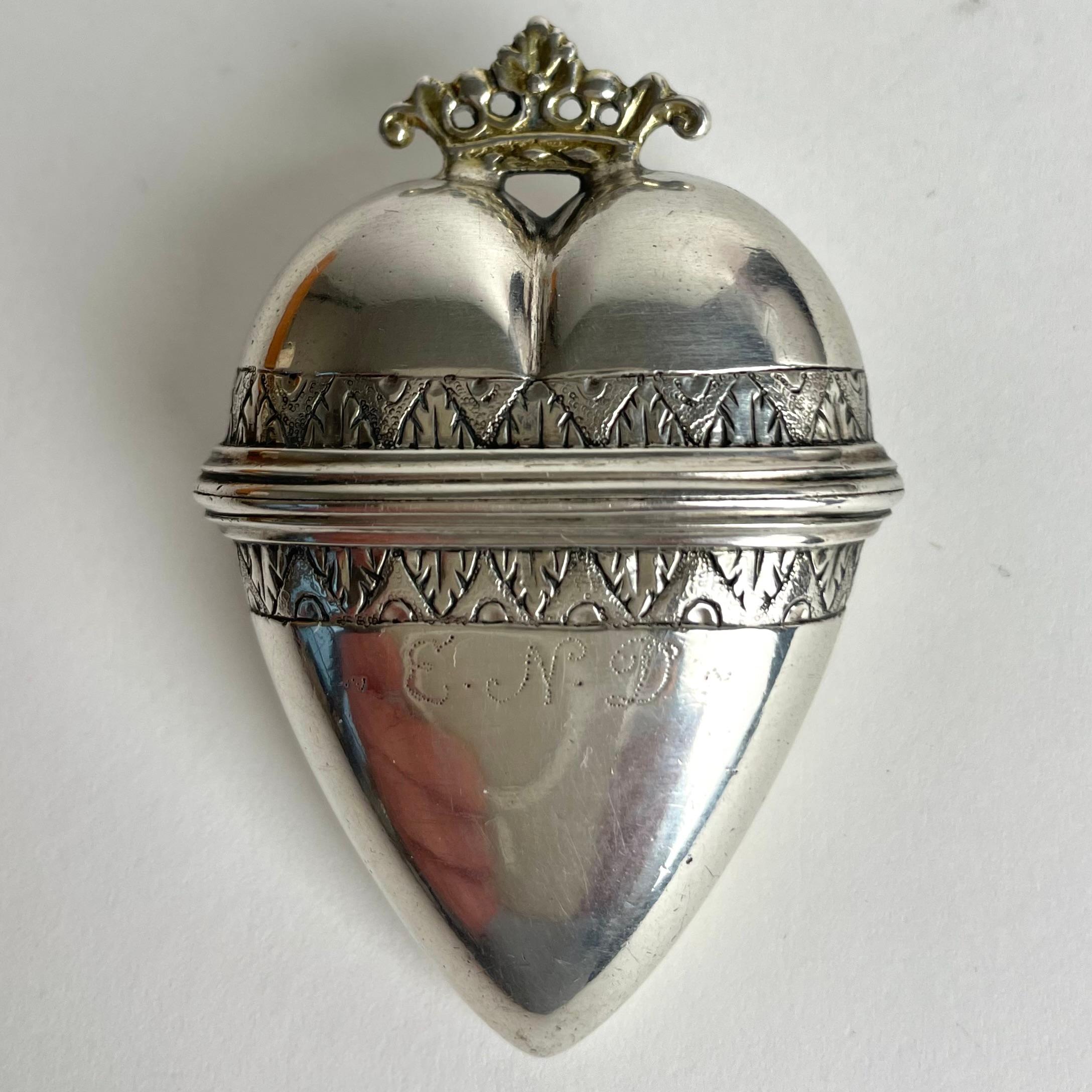 Charming Scent Box in silver with gilded crown. Louis XVI from late 18th Century For Sale 2