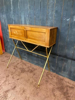 charmant secrétaire circa 1960 en noyer massif, base en métal doré.