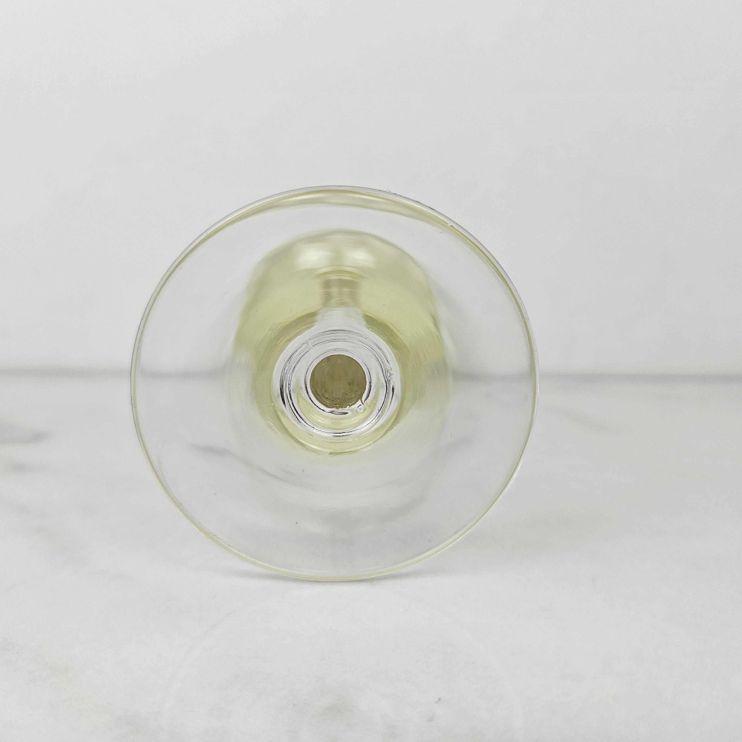 Charmant ensemble de 3 verres à vin colorés et striés à long pied, vers 1920 Bon état - En vente à Oud Beijerland, NL