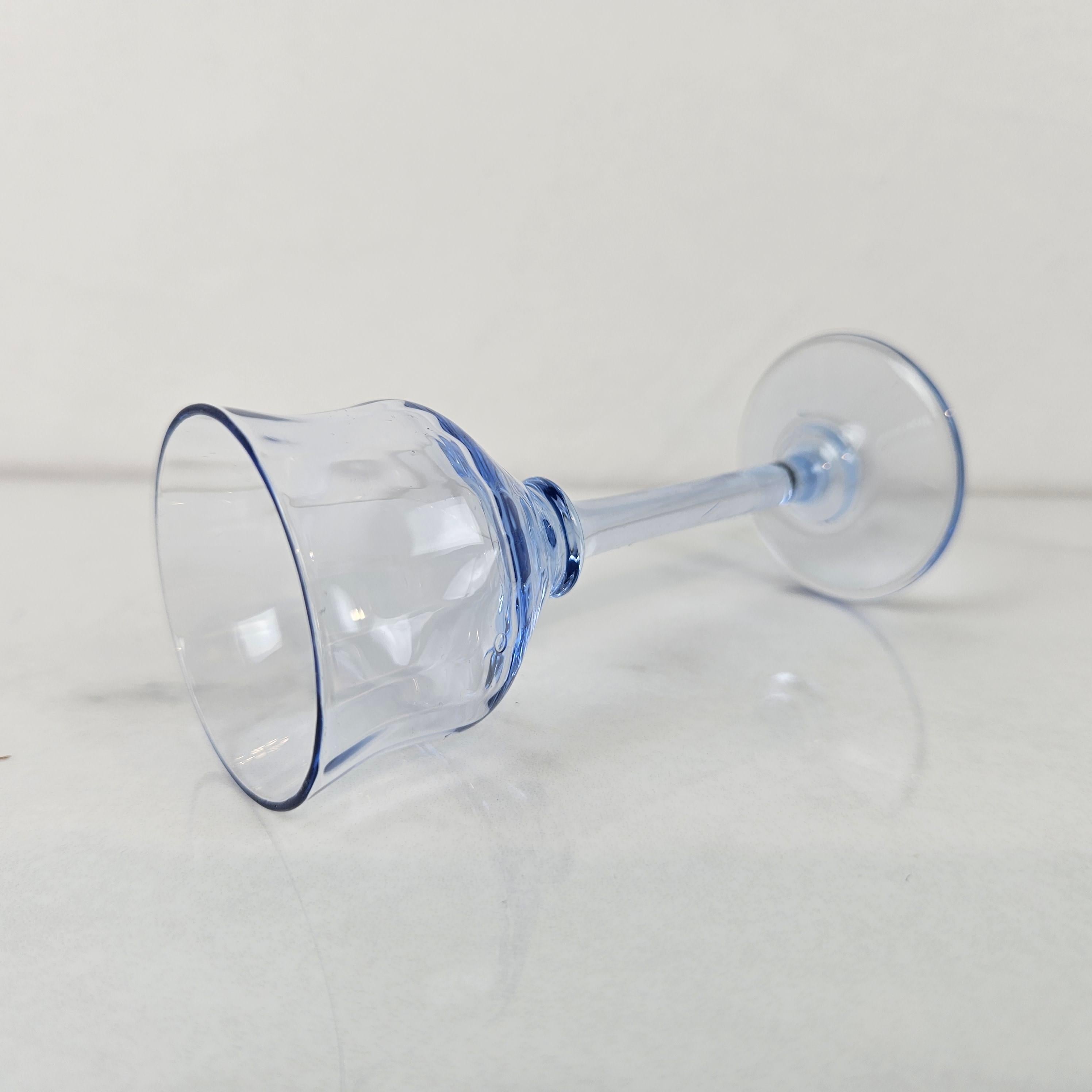 Charmant ensemble de 3 verres à liqueur côtelés, soufflés à la main, vers 1920 1920 en vente 2