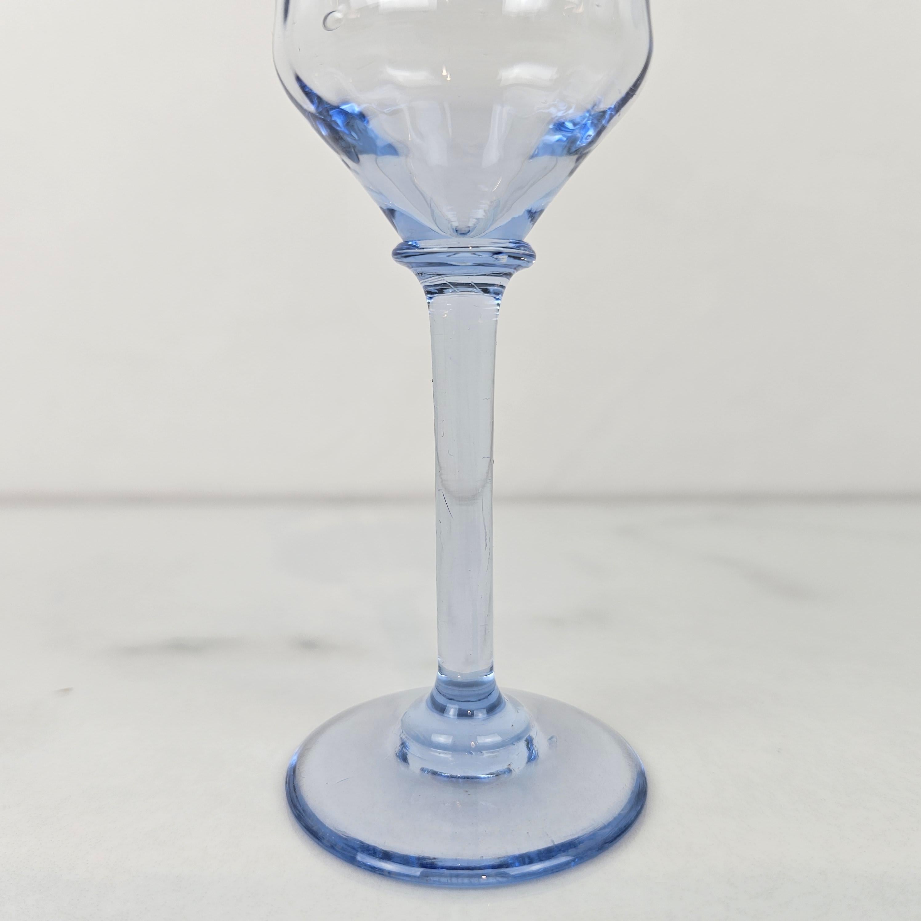 Verre brun Charmant ensemble de 3 verres à liqueur côtelés, soufflés à la main, vers 1920 1920 en vente