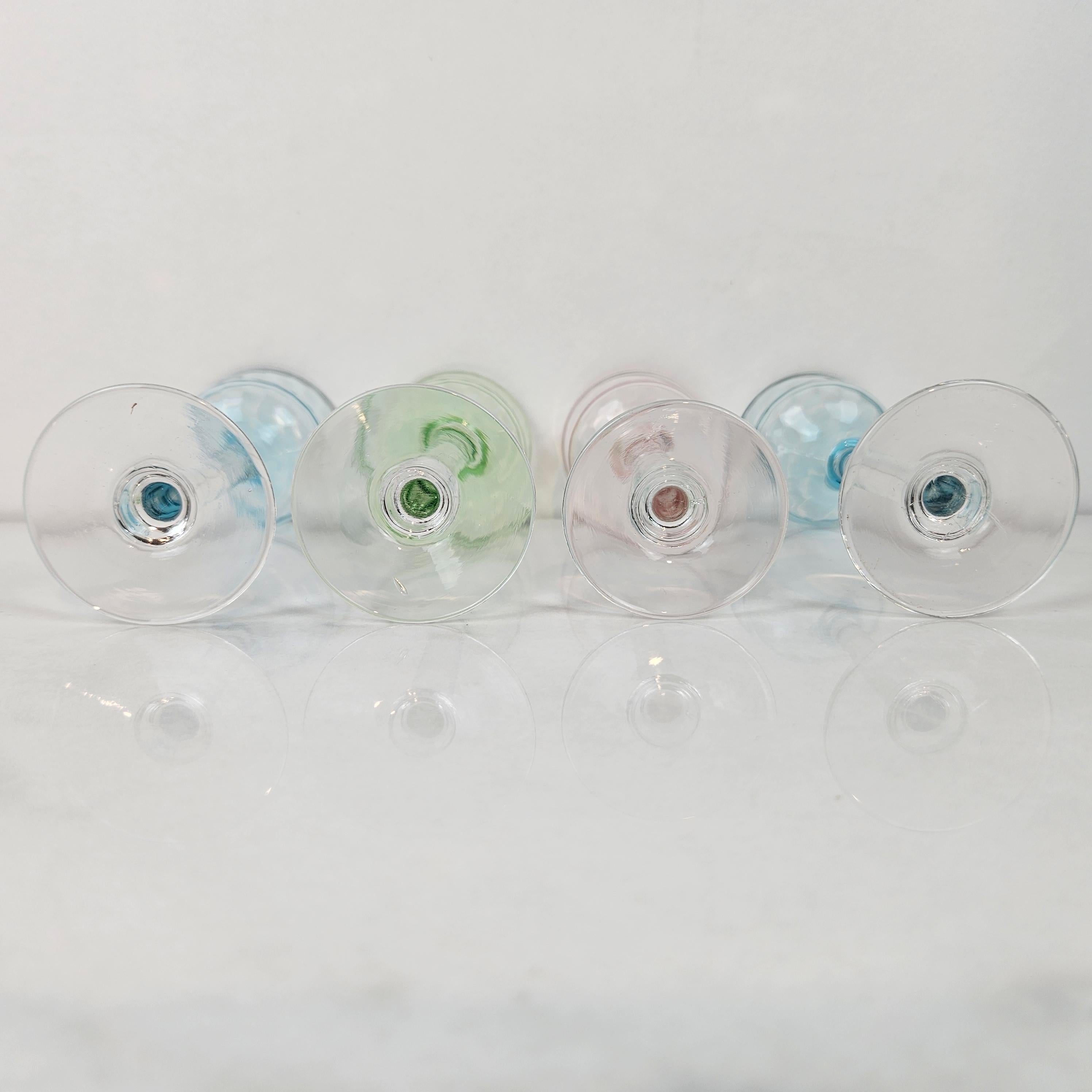 Charmant ensemble de 4 verres à liqueur côtelés colorés, soufflés à la main, vers 1920 1920 en vente 10