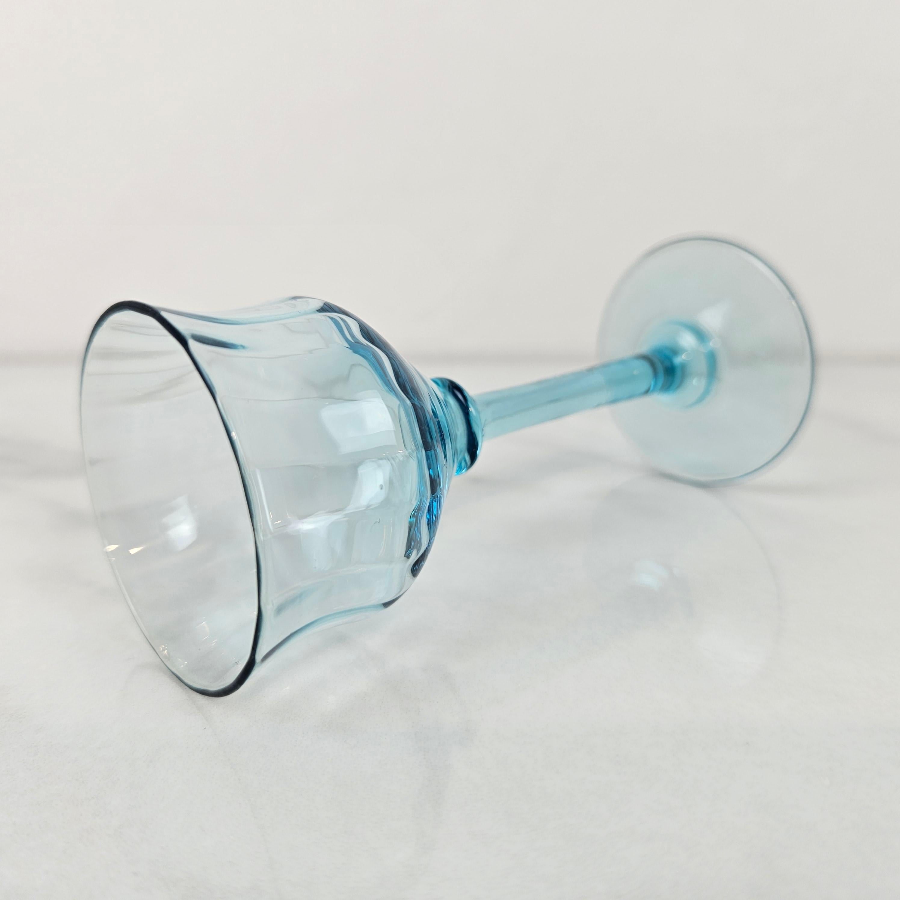 Charmant ensemble de 4 verres à liqueur à côtes colorées soufflés à la main, vers 1920 1920 en vente 2