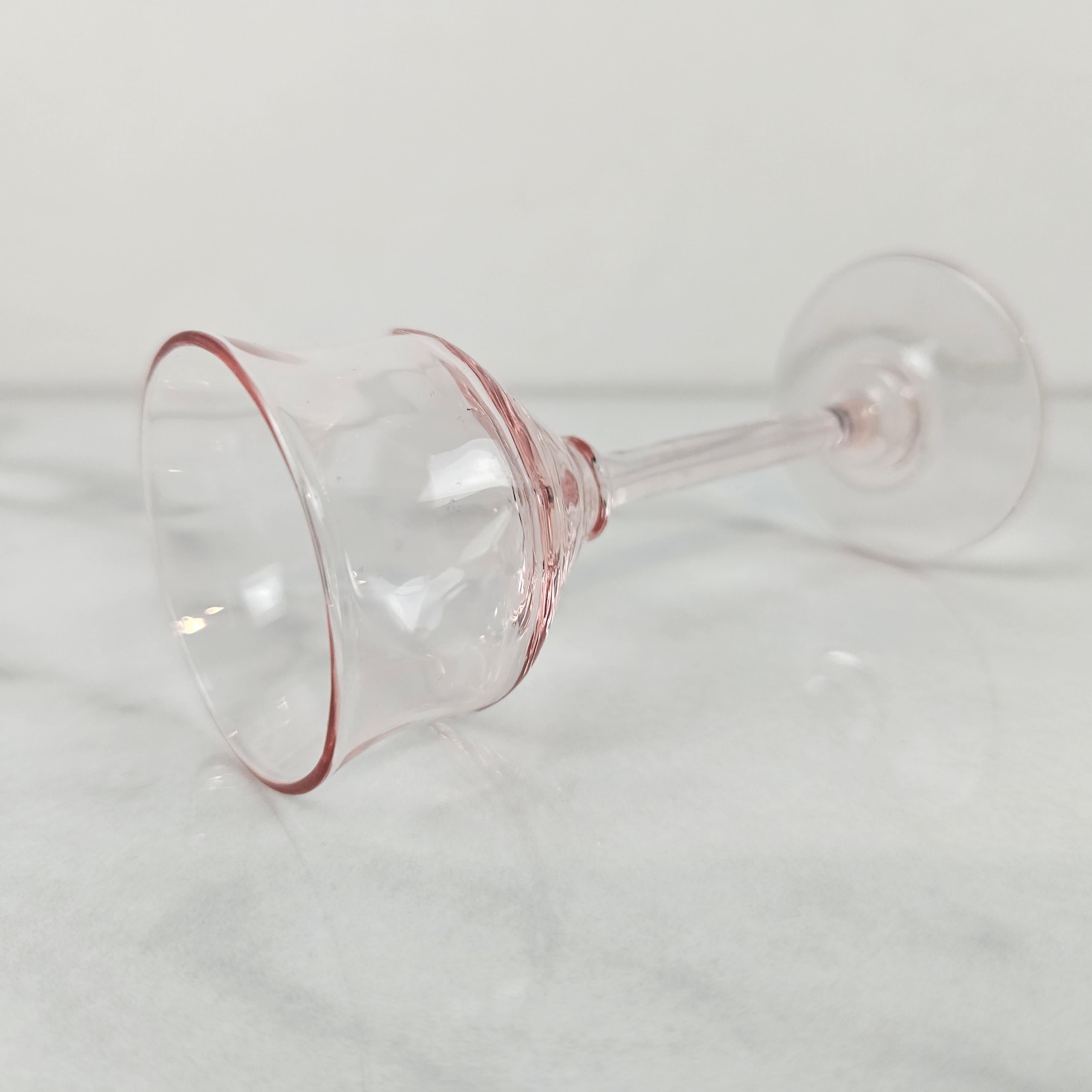 Charmant ensemble de 4 verres à liqueur à côtes colorées soufflés à la main, vers 1920 1920 en vente 3