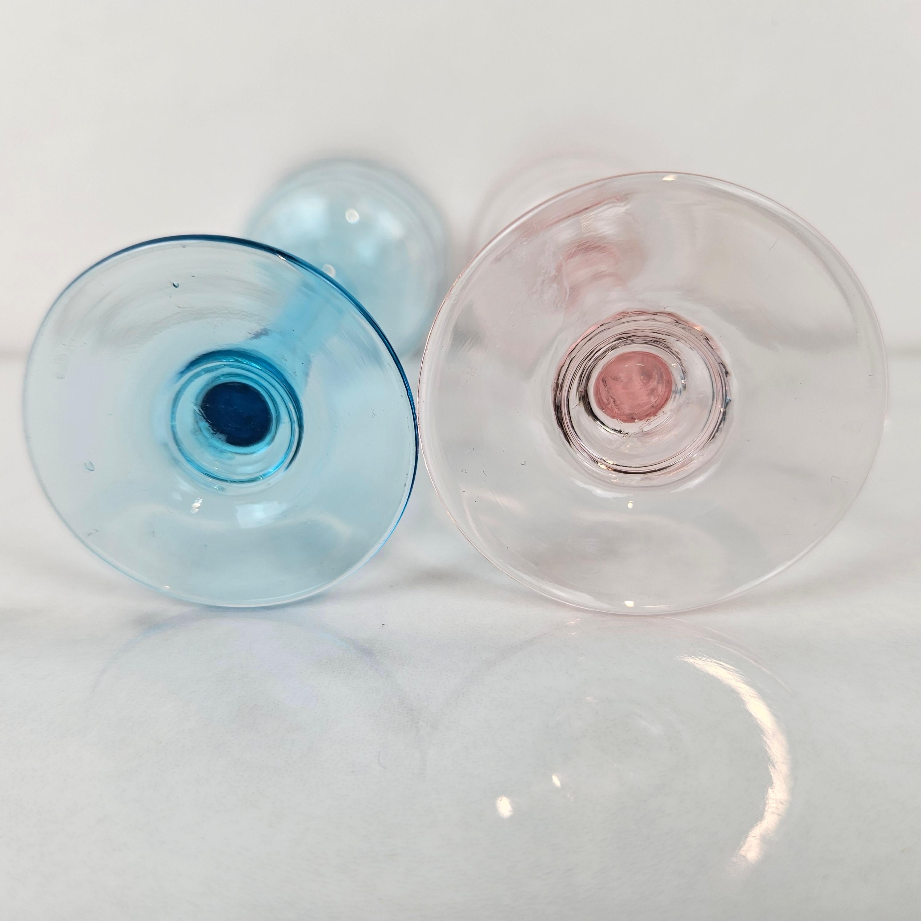 Charmant ensemble de 4 verres à liqueur à côtes colorées soufflés à la main, vers 1920 1920 en vente 6