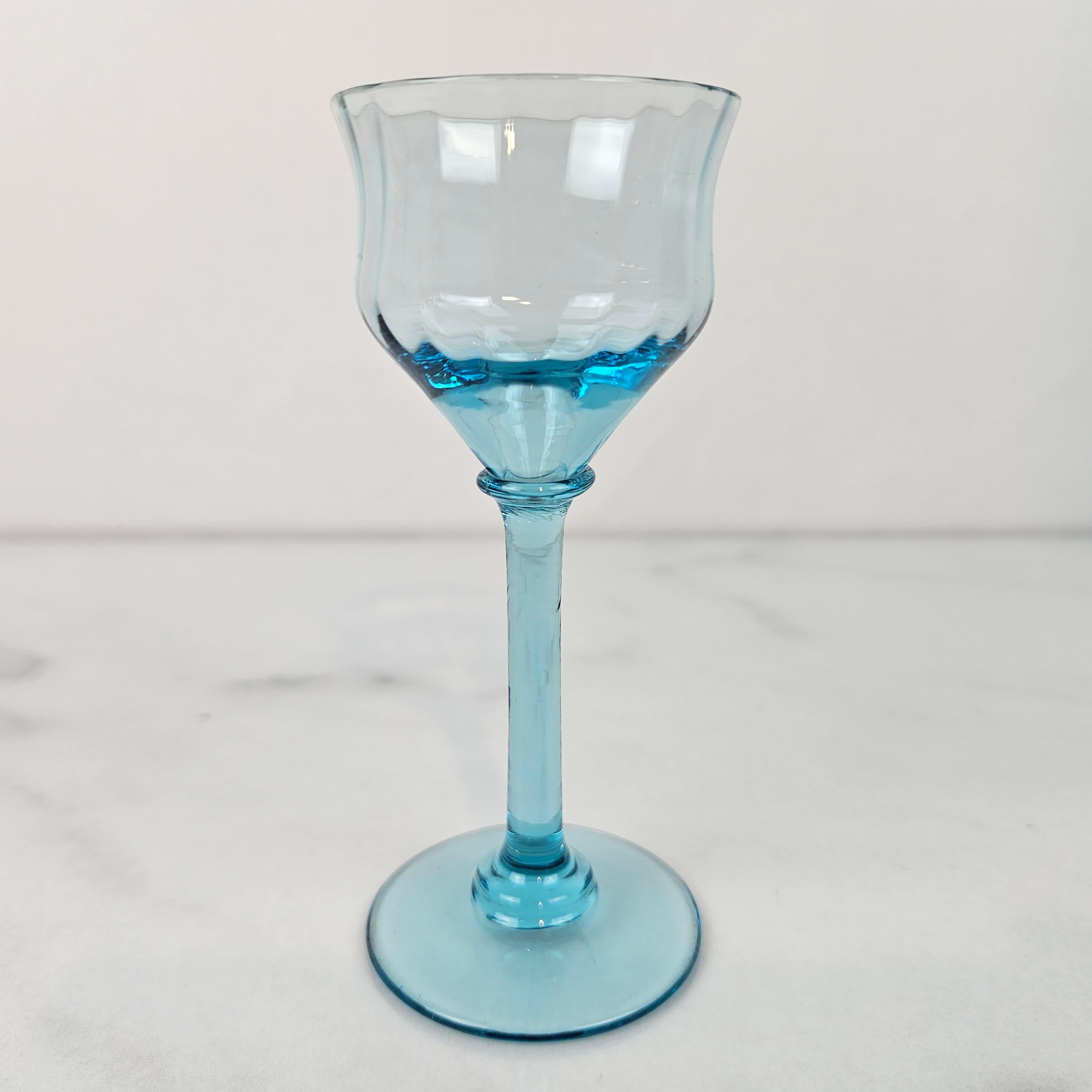 Verre brun Charmant ensemble de 4 verres à liqueur à côtes colorées soufflés à la main, vers 1920 1920 en vente
