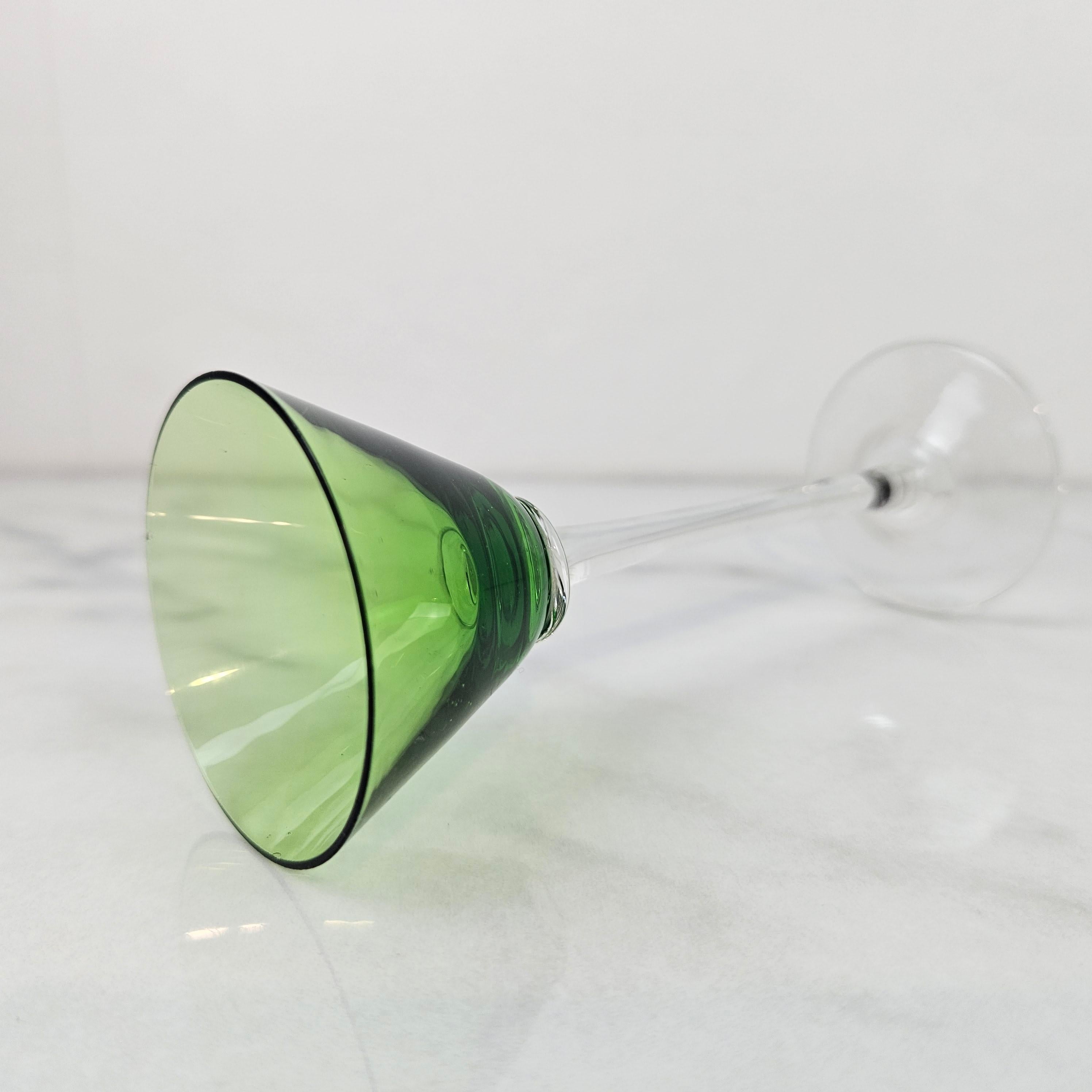 Charmant ensemble de 5 verres à liqueur colorés à long pied, vers 1920 1920 en vente 2