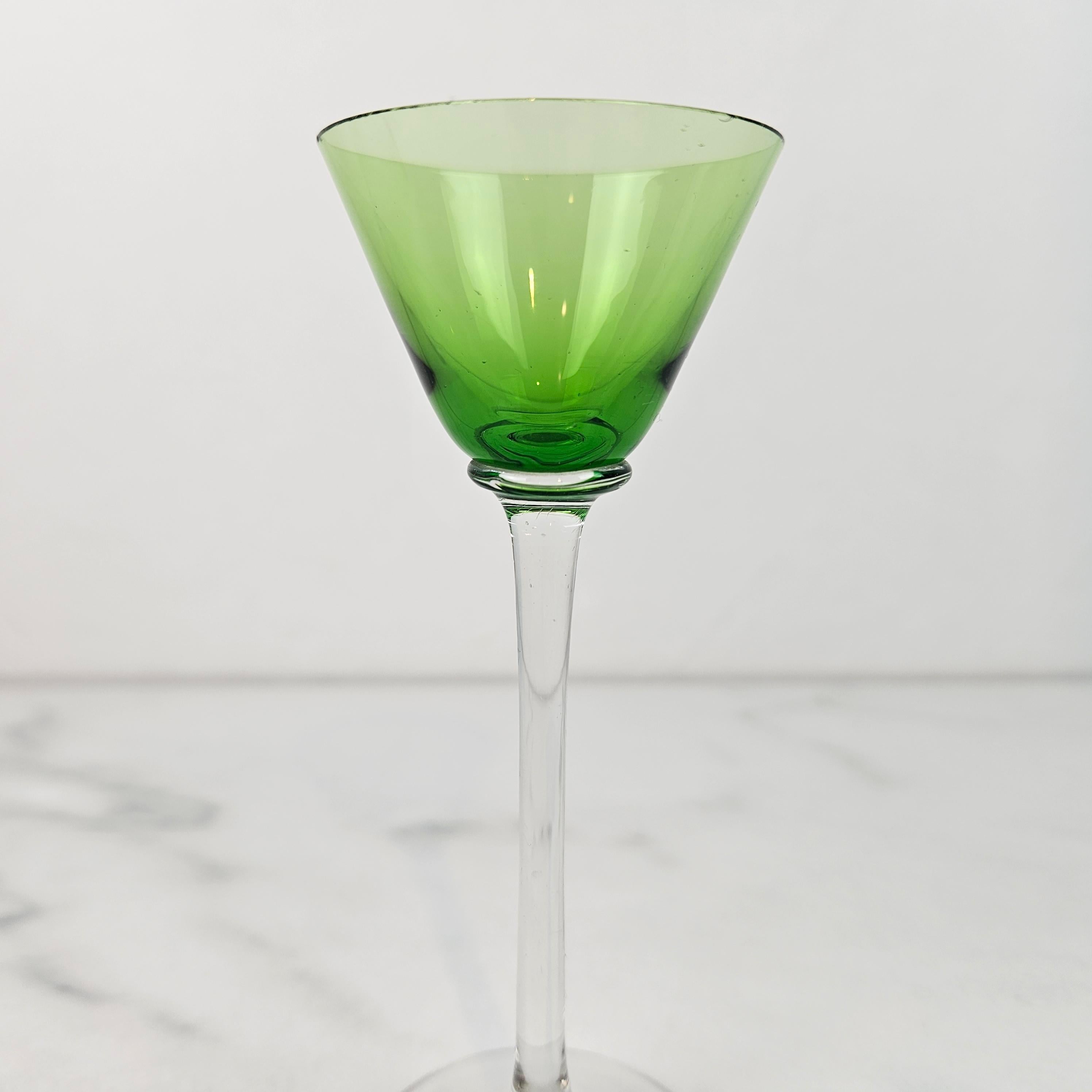 Verre brun Charmant ensemble de 5 verres à liqueur colorés à long pied, vers 1920 1920 en vente