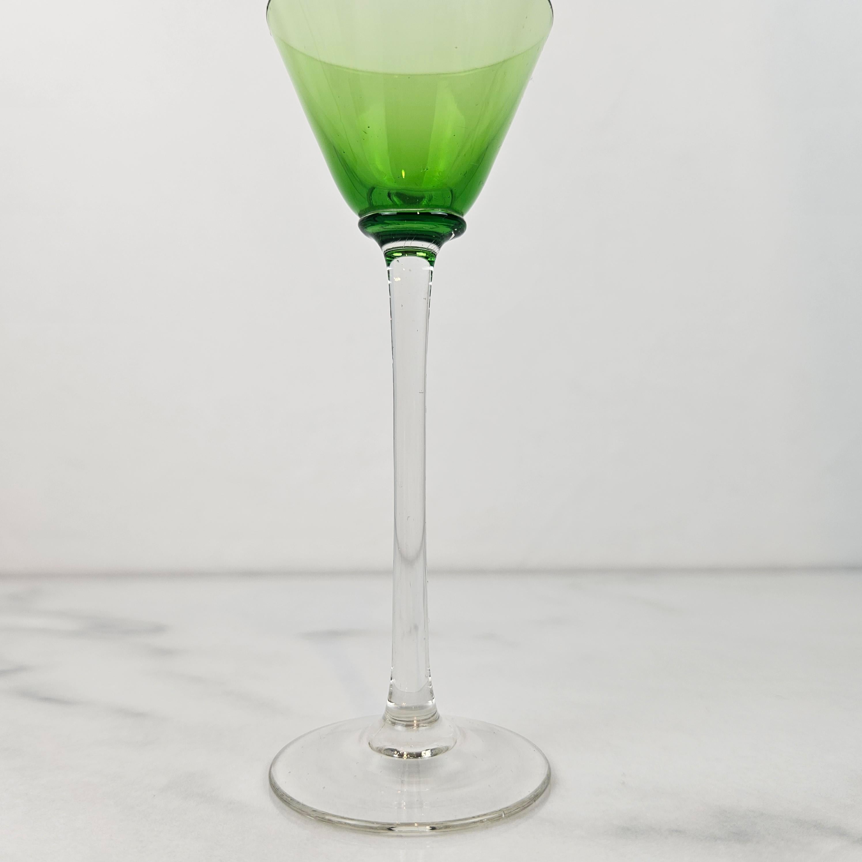 Charmant ensemble de 5 verres à liqueur colorés à long pied, vers 1920 1920 en vente 1