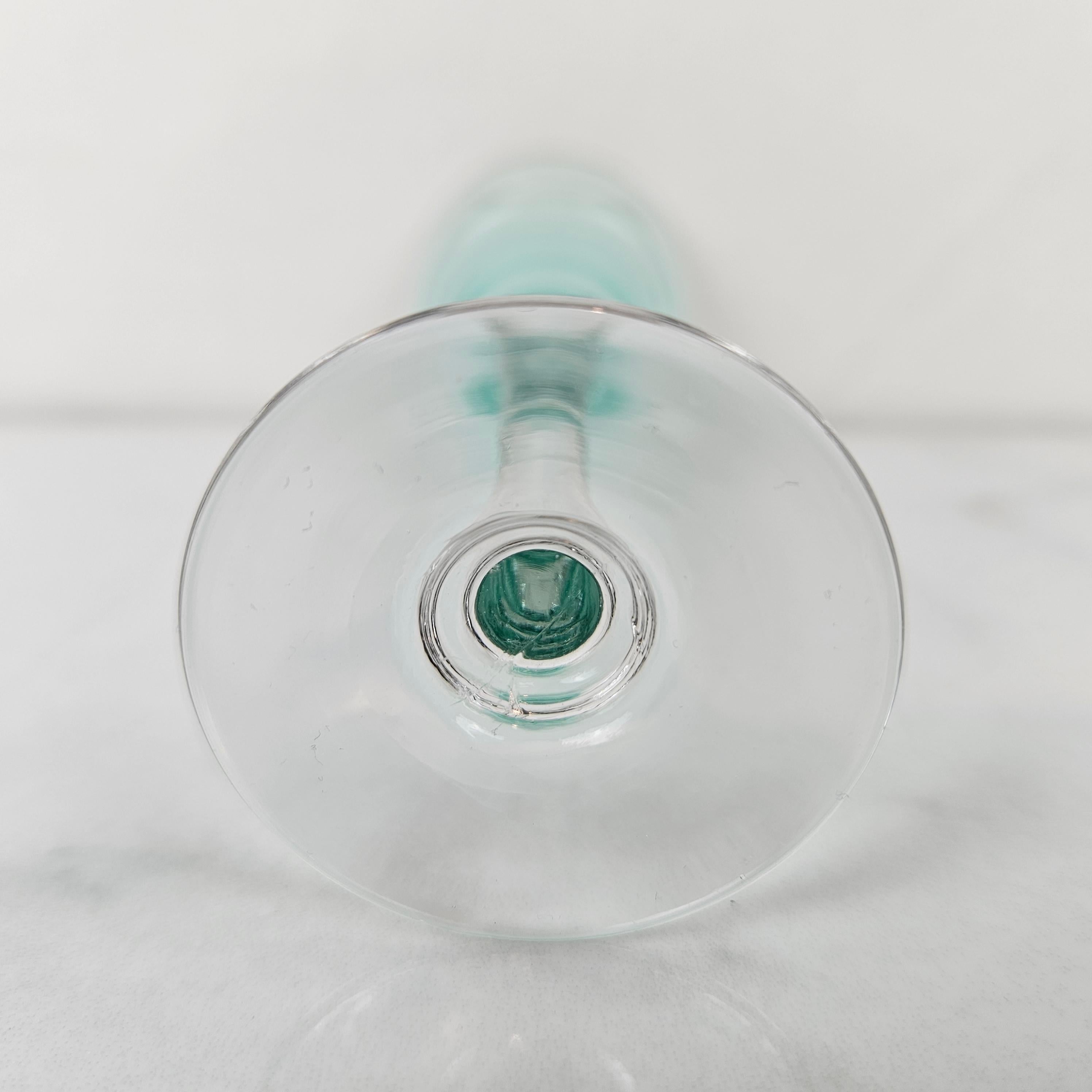 Charmant ensemble de 5 verres à liqueur colorés à pied élancé, vers 1920 1920 en vente 2