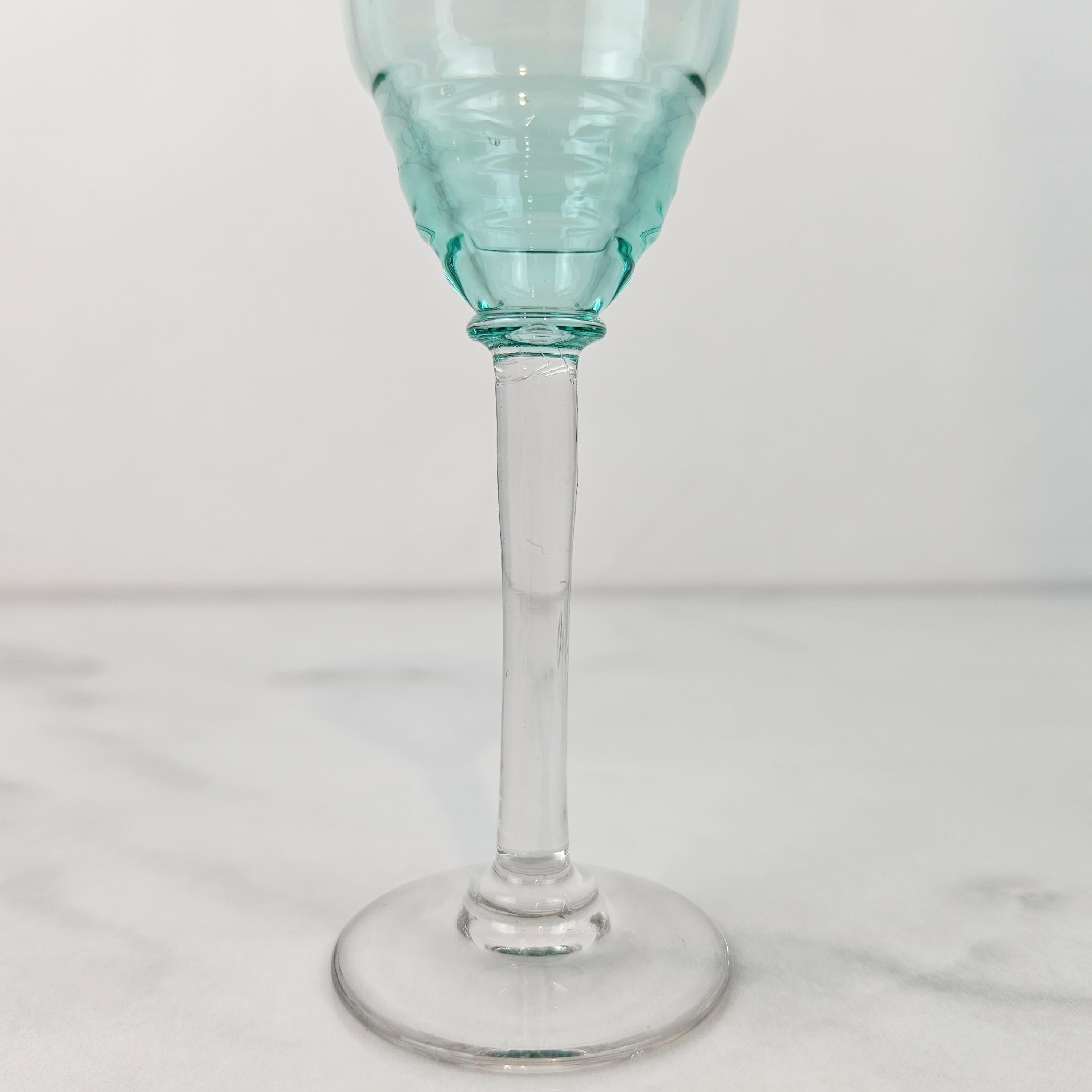 Verre brun Charmant ensemble de 5 verres à liqueur colorés à pied élancé, vers 1920 1920 en vente