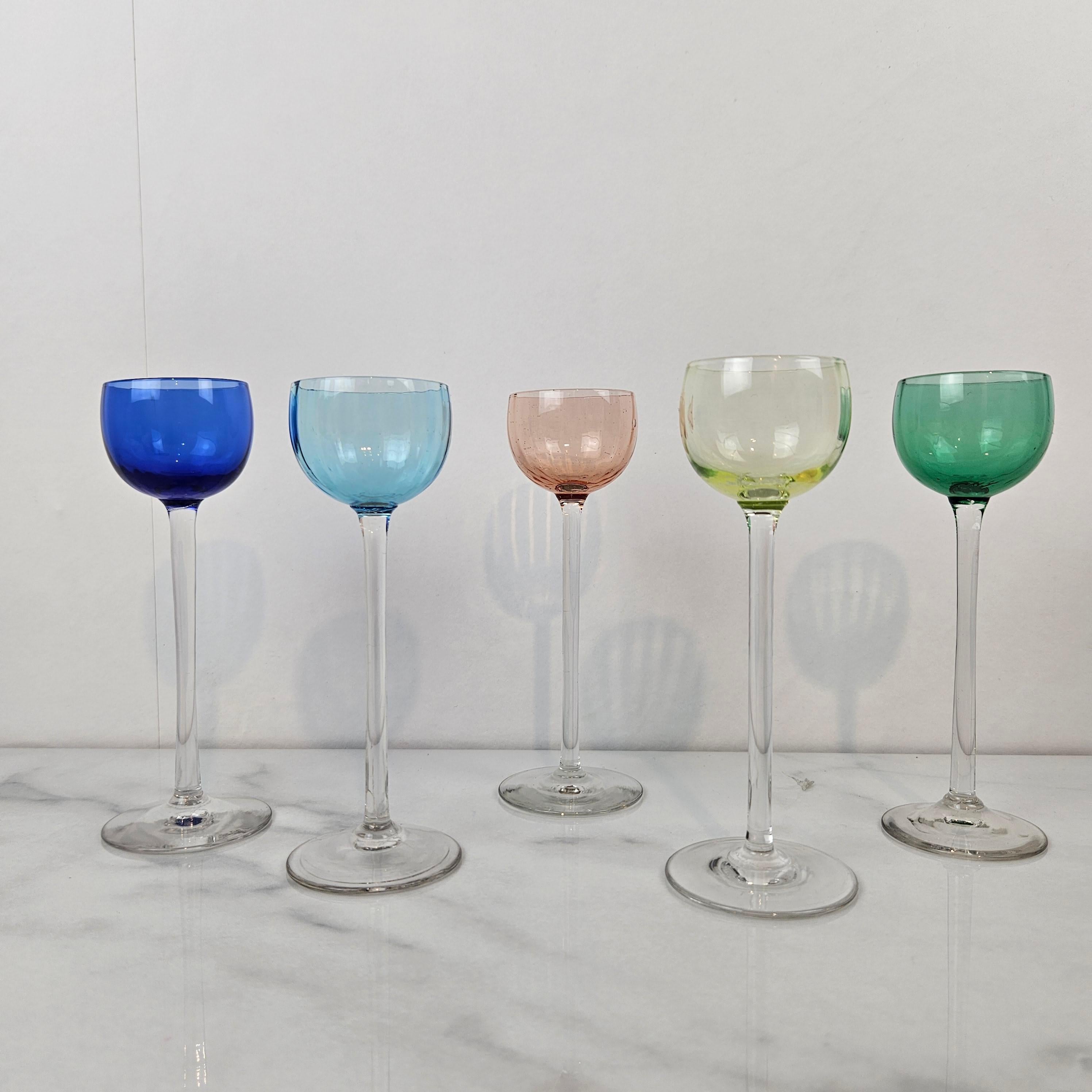 Romantic Charming Set of 5 Colored Ribbed Liqueur Glasses With Long Stem, Ca. 1920 For Sale