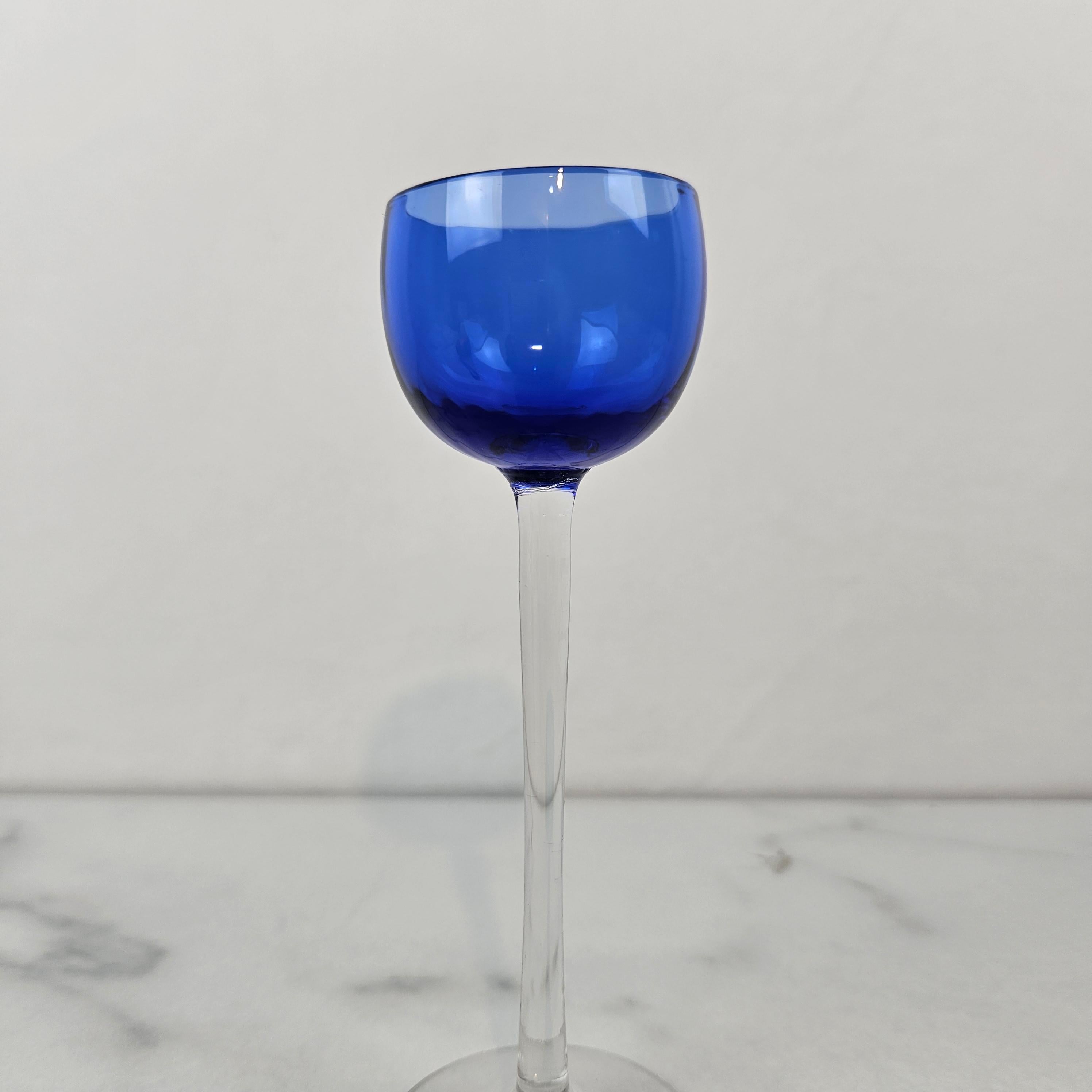 Charming Set of 5 Colored Ribbed Liqueur Glasses With Long Stem, Ca. 1920 In Good Condition For Sale In Oud Beijerland, NL