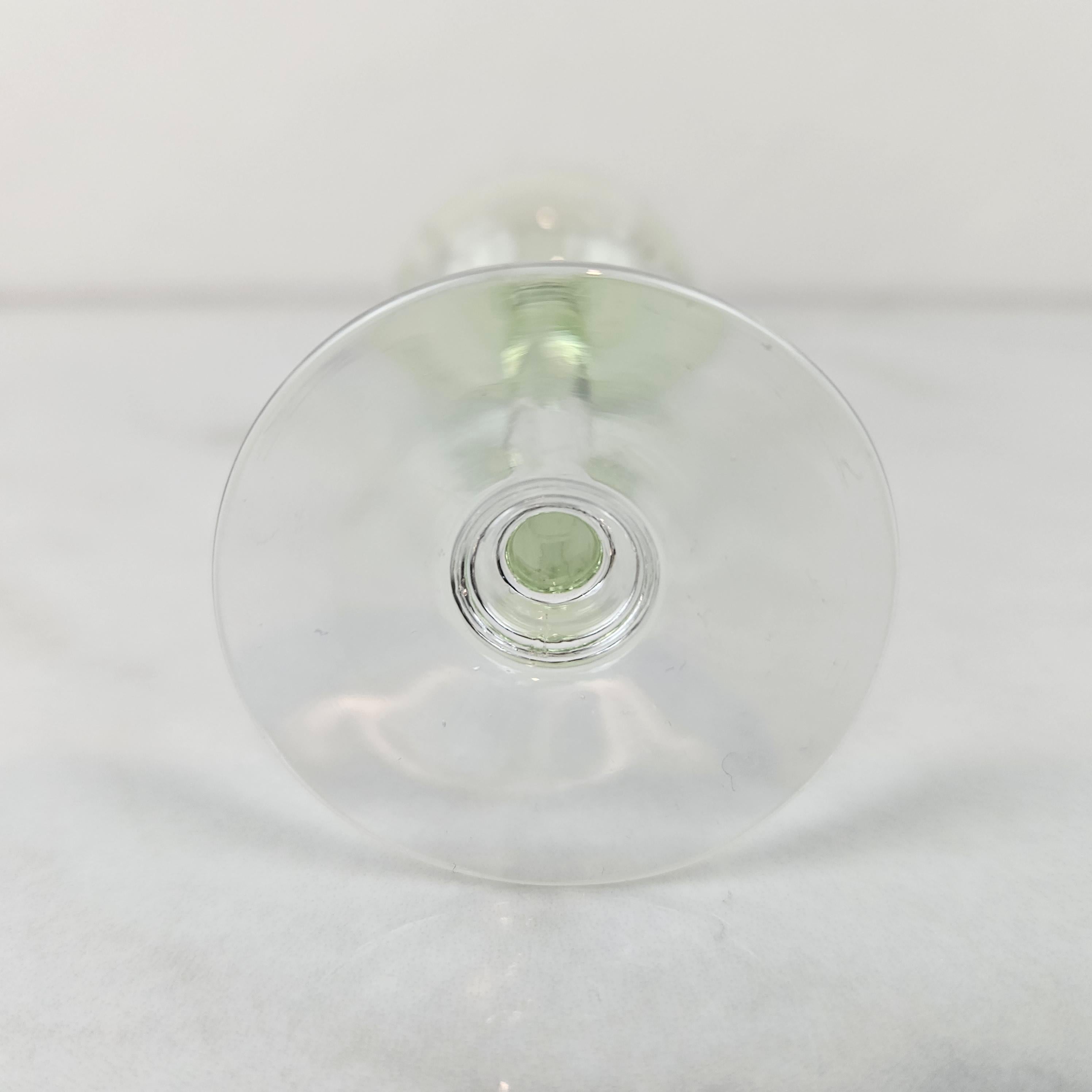 Charmant ensemble de 5 verres à liqueur colorés et striés avec un pied élancé, vers 1920 1920 en vente 1