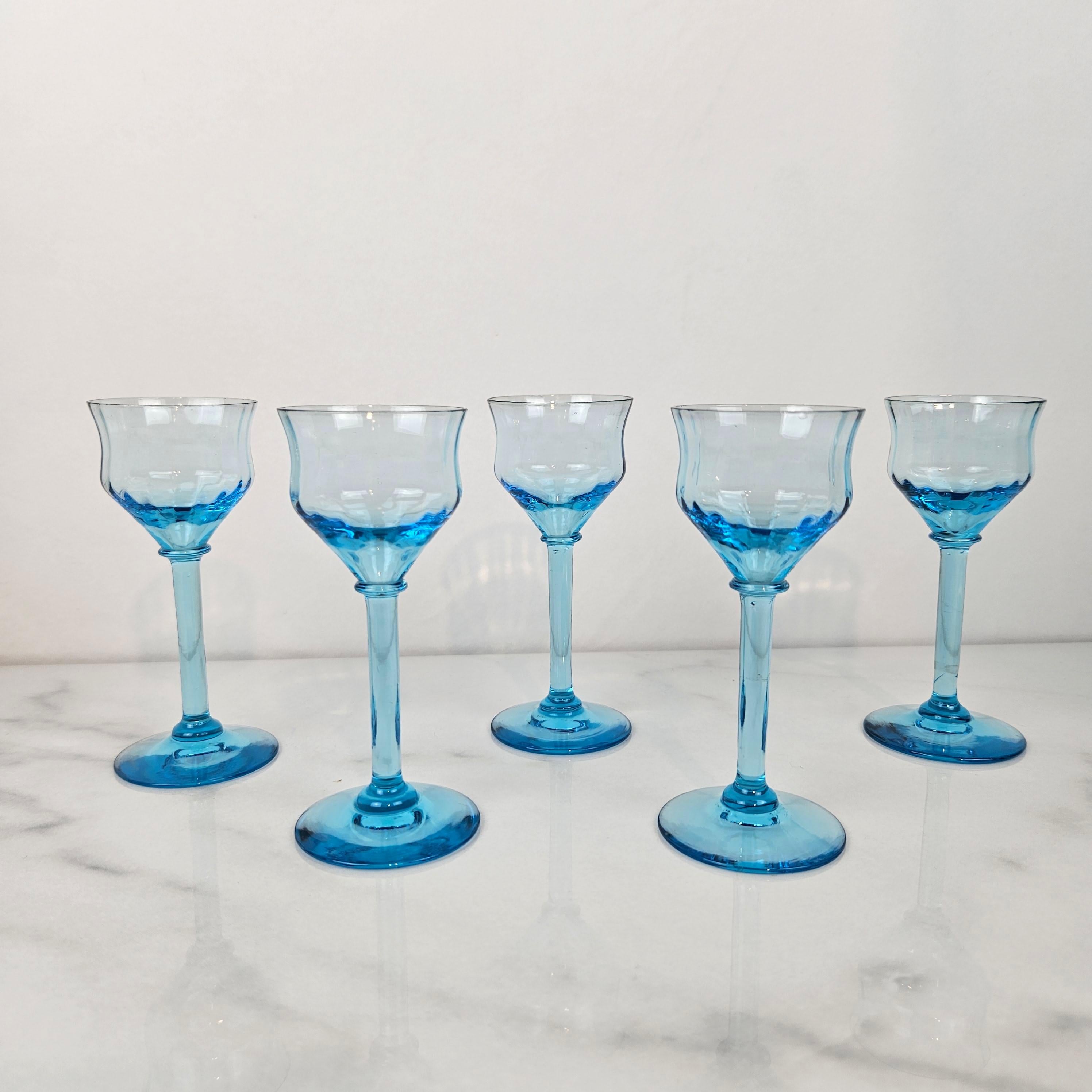French Charming Set of 5 Hand-Blown Full Colored Ribbed Liqueur Glasses, Ca. 1920 For Sale