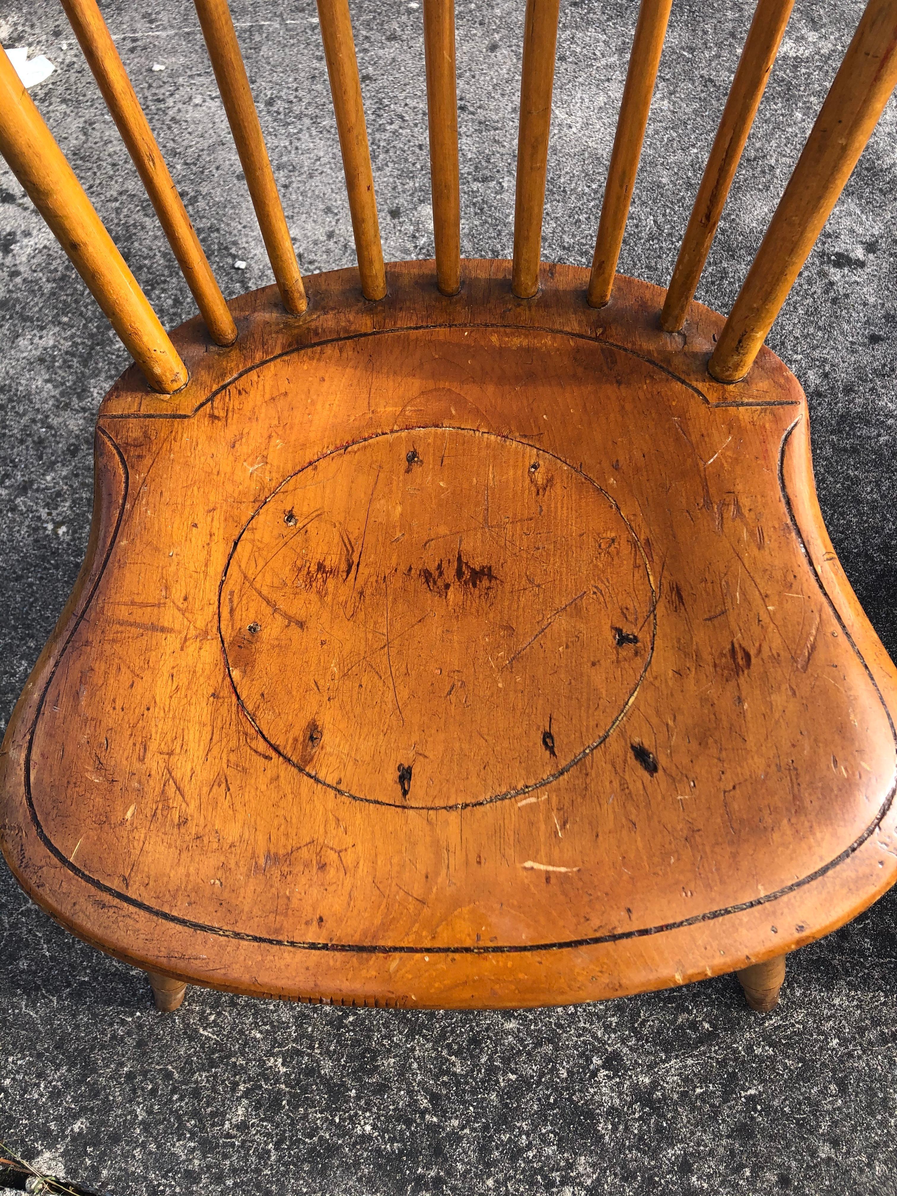 Charmant ensemble de 6 chaises de salle à manger d'appoint en pin ancien du Vermont en vente 3