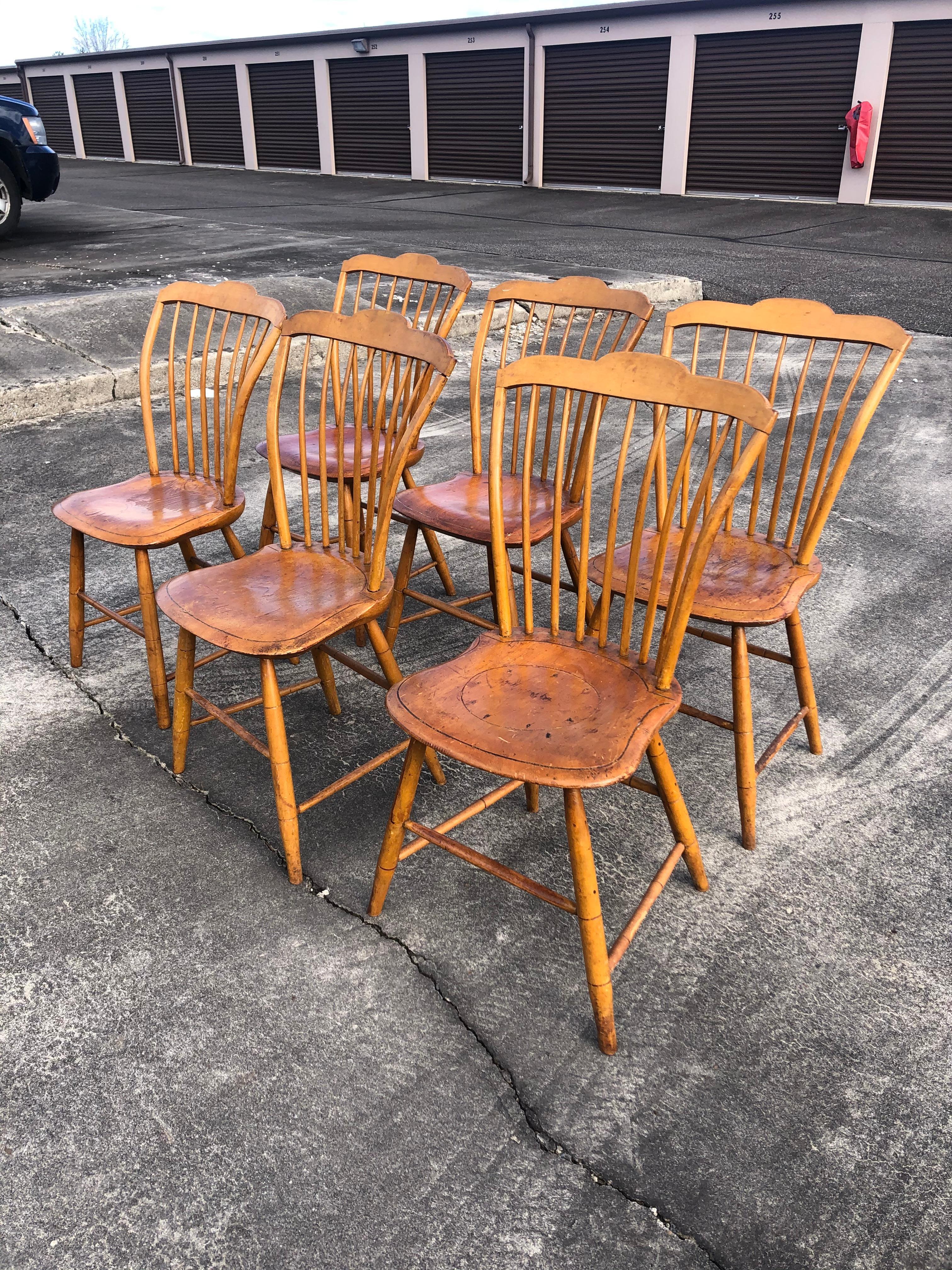 Américain Charmant ensemble de 6 chaises de salle à manger d'appoint en pin ancien du Vermont en vente