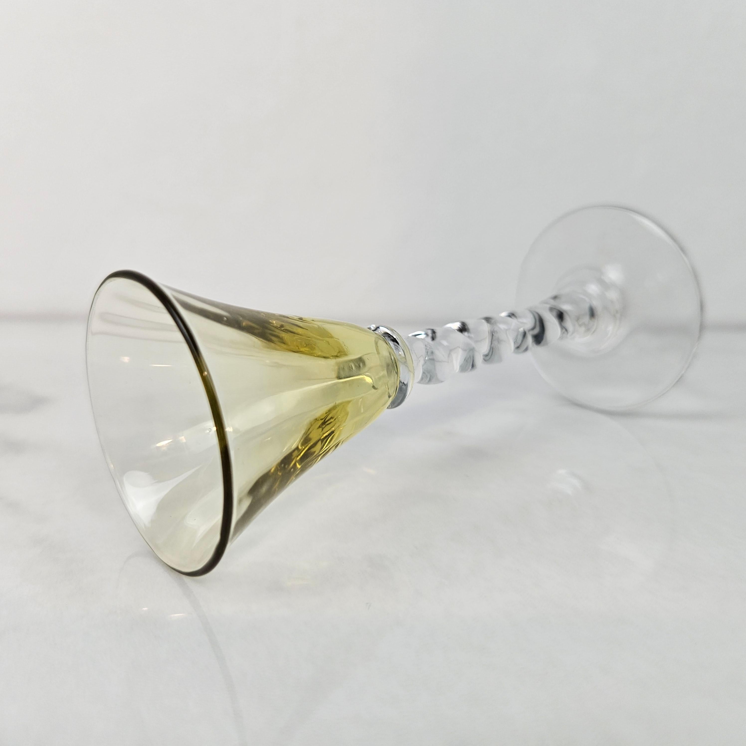 Charmant ensemble de 6 verres à liqueur colorés et striés avec pied torsadé, vers 1930 en vente 4