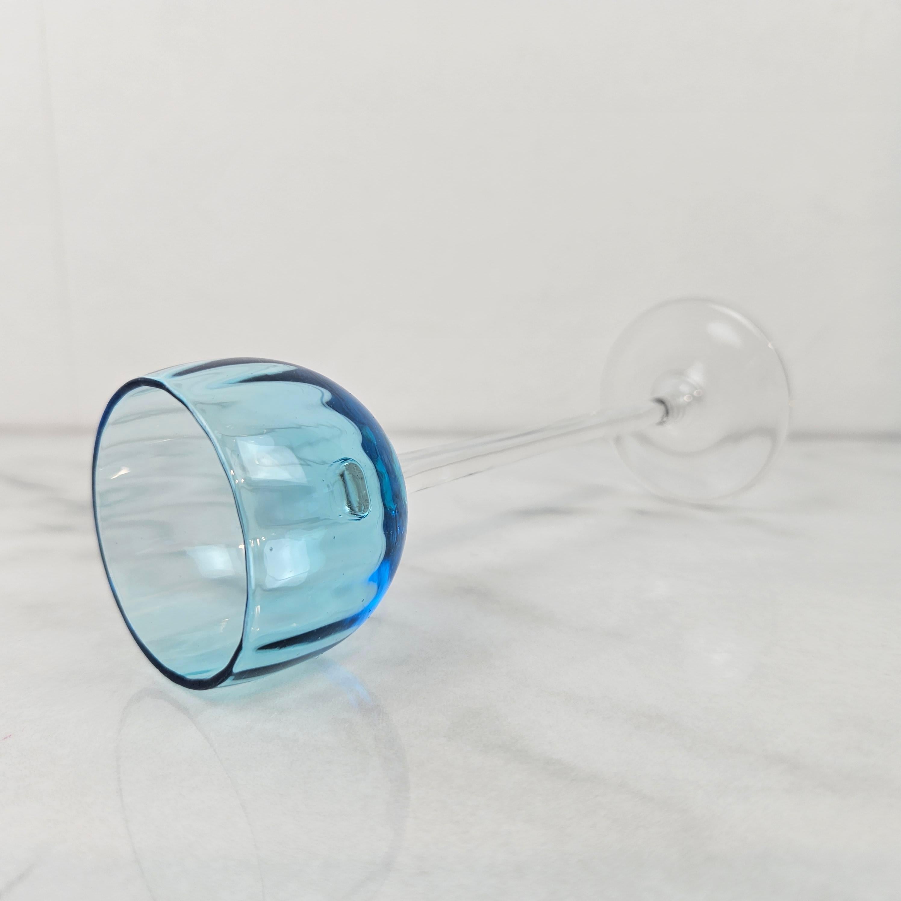 Verre brun Charmant ensemble de 6 verres à liqueur colorés et striés à long pied, vers 1920 1920 en vente