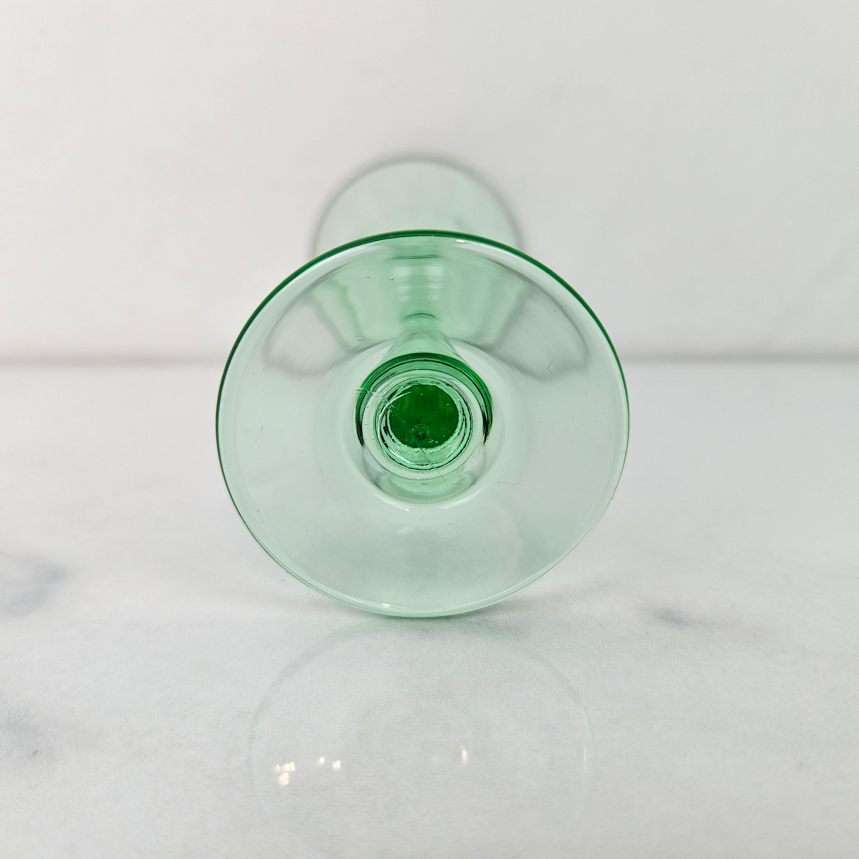 Charmant ensemble de 6 verres à liqueur à côtes colorées soufflés à la main, vers 1920 1920 en vente 2