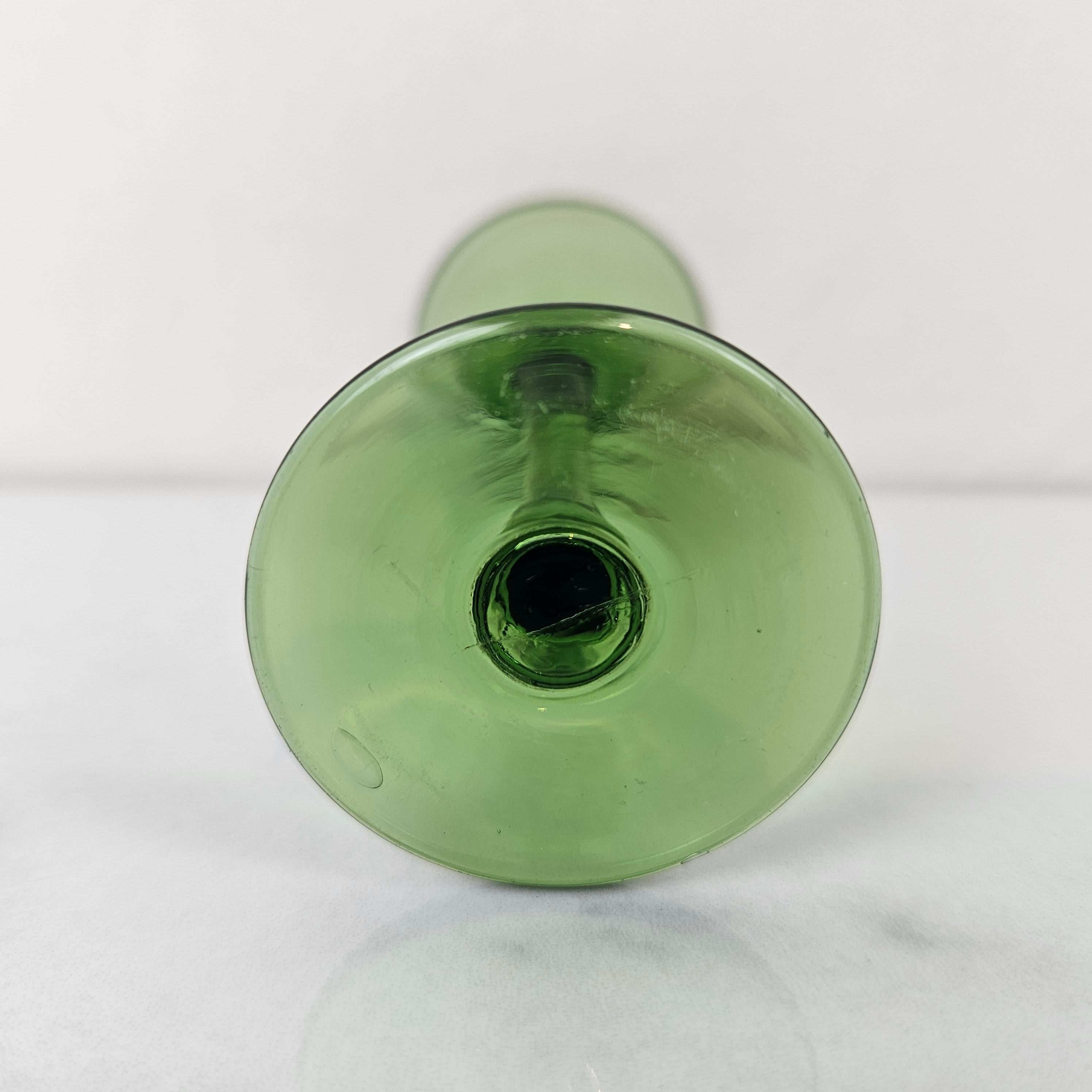 Charmant ensemble de 6 verres à liqueur à côtes colorées soufflés à la main, vers 1920 1920 en vente 2