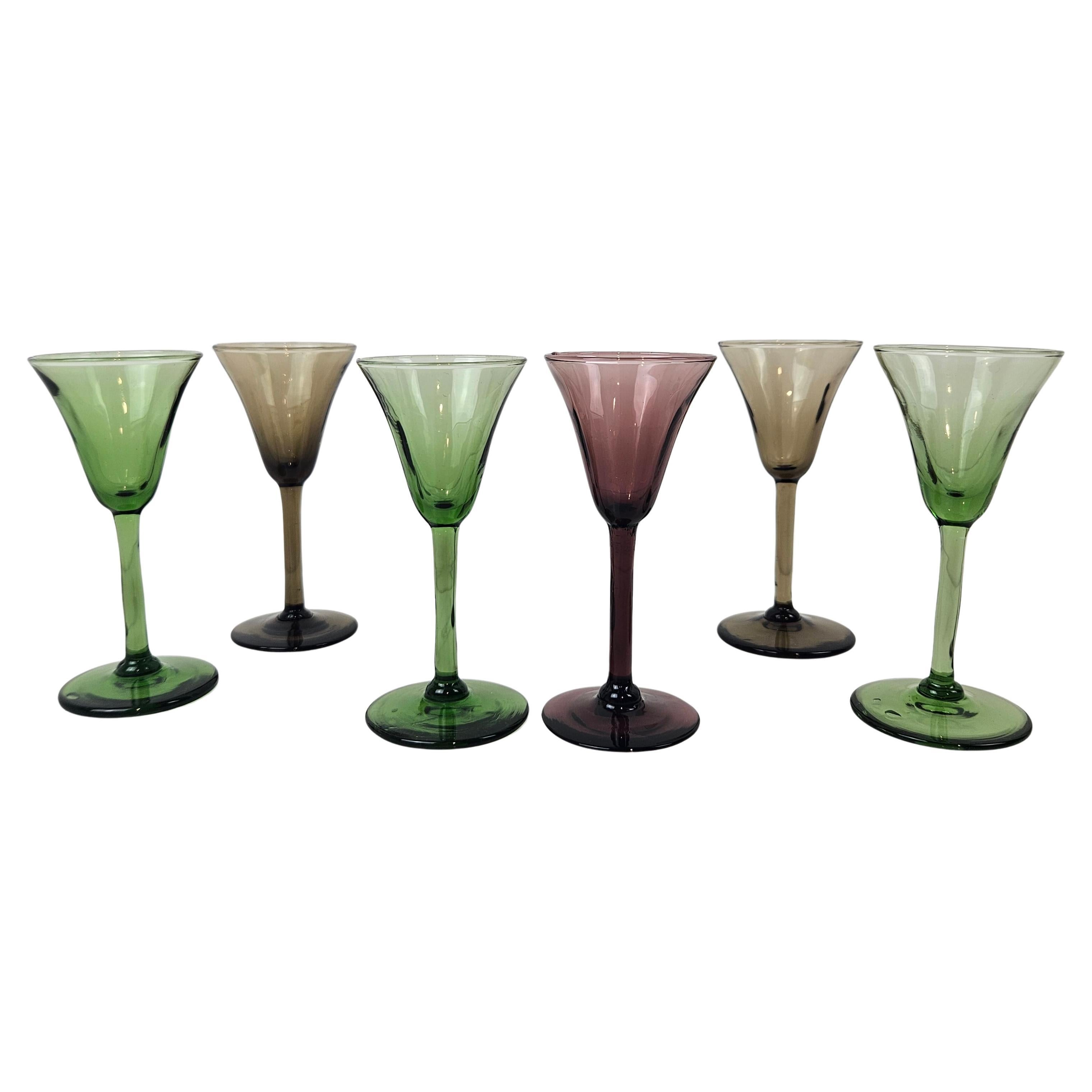 Charmant ensemble de 6 verres à liqueur à côtes colorées soufflés à la main, vers 1920 1920