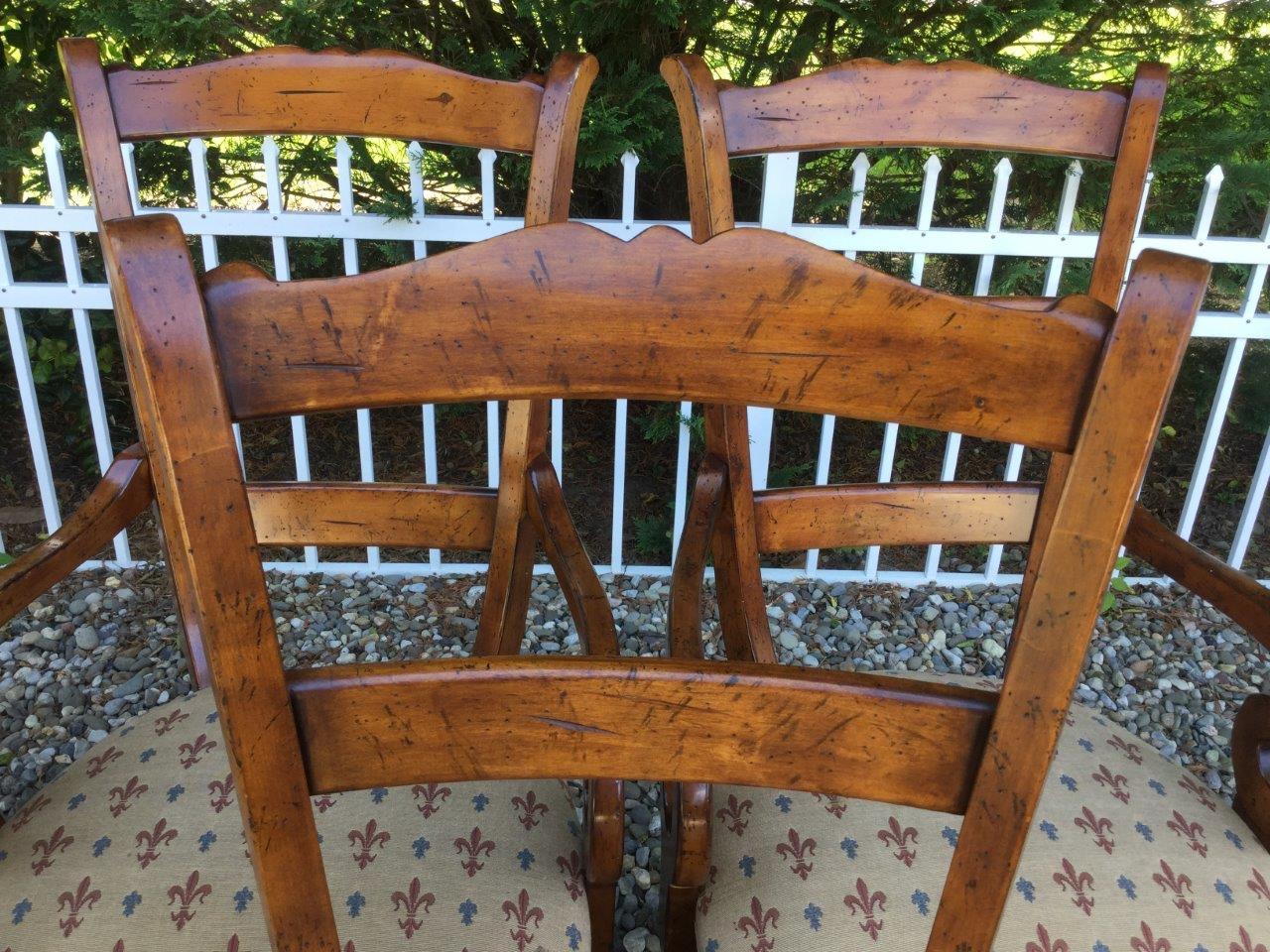 Charming Set of 6 Vintage French Country Dining Chairs Fleur di Lis Upholstery In Good Condition In Hopewell, NJ