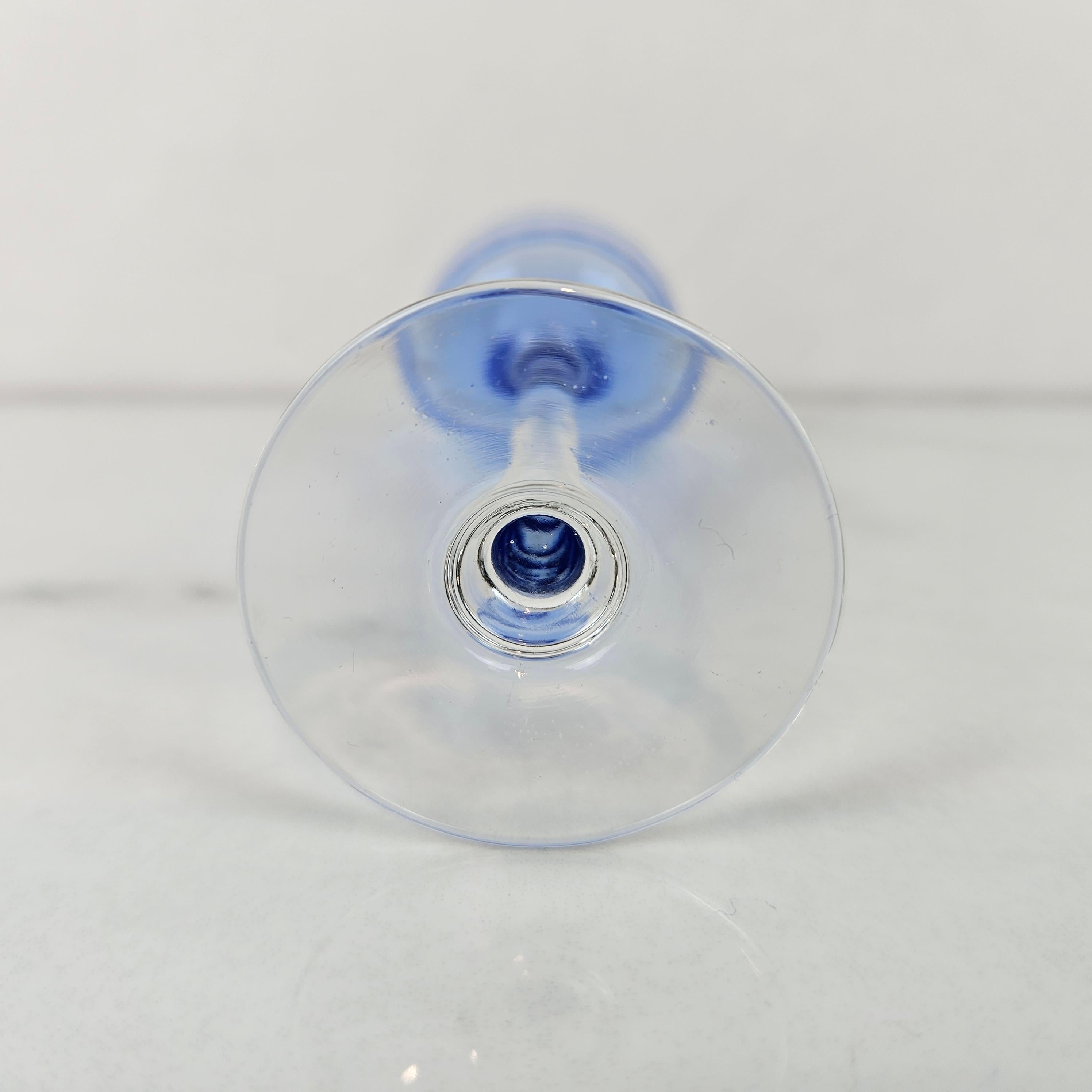 Charmant ensemble de 7 verres à liqueur colorés et striés avec un pied élancé, vers 1920 1920 en vente 5