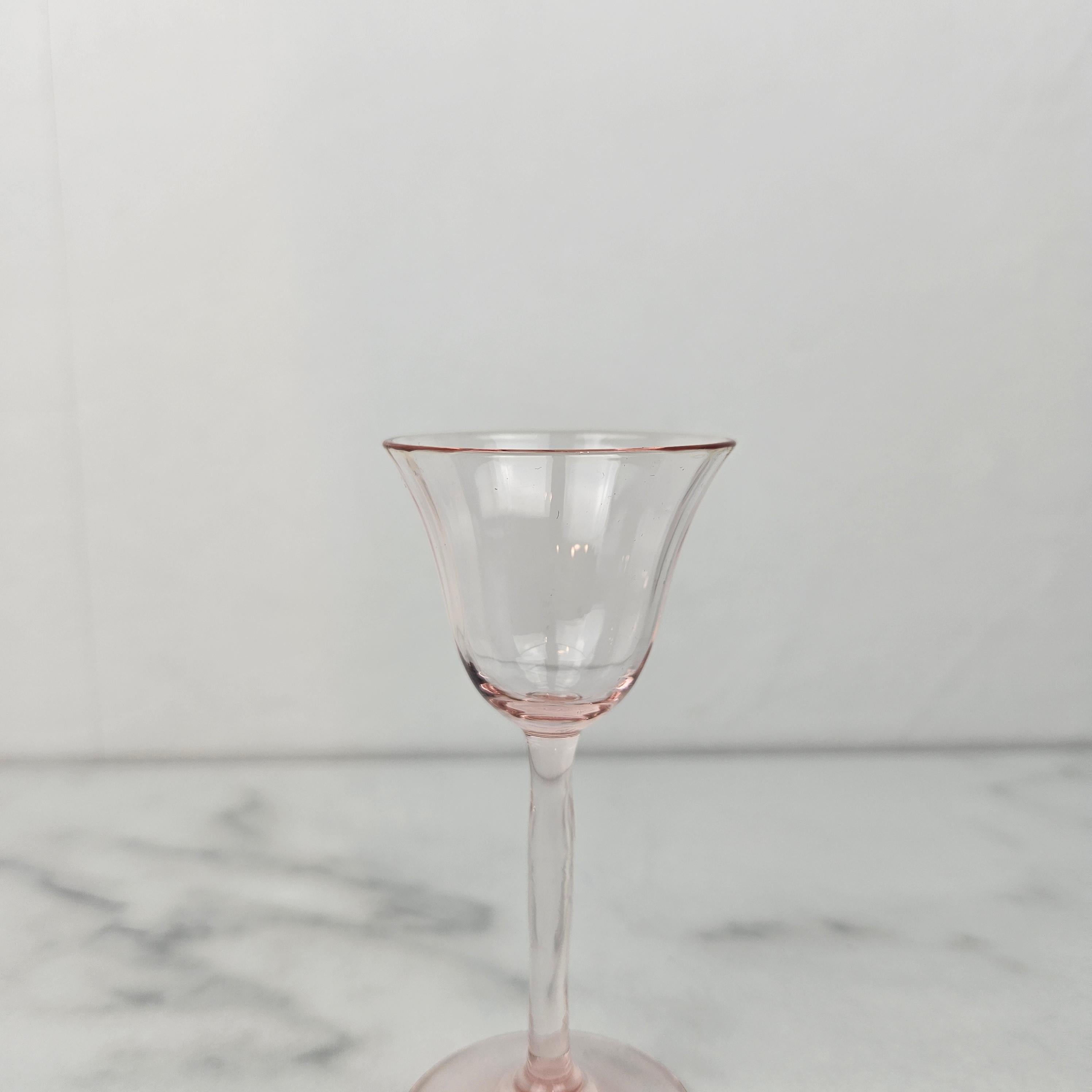 Charming Set of 7 Hand-Blown Full Colored Ribbed Liqueur Glasses, Ca. 1920 In Good Condition For Sale In Oud Beijerland, NL