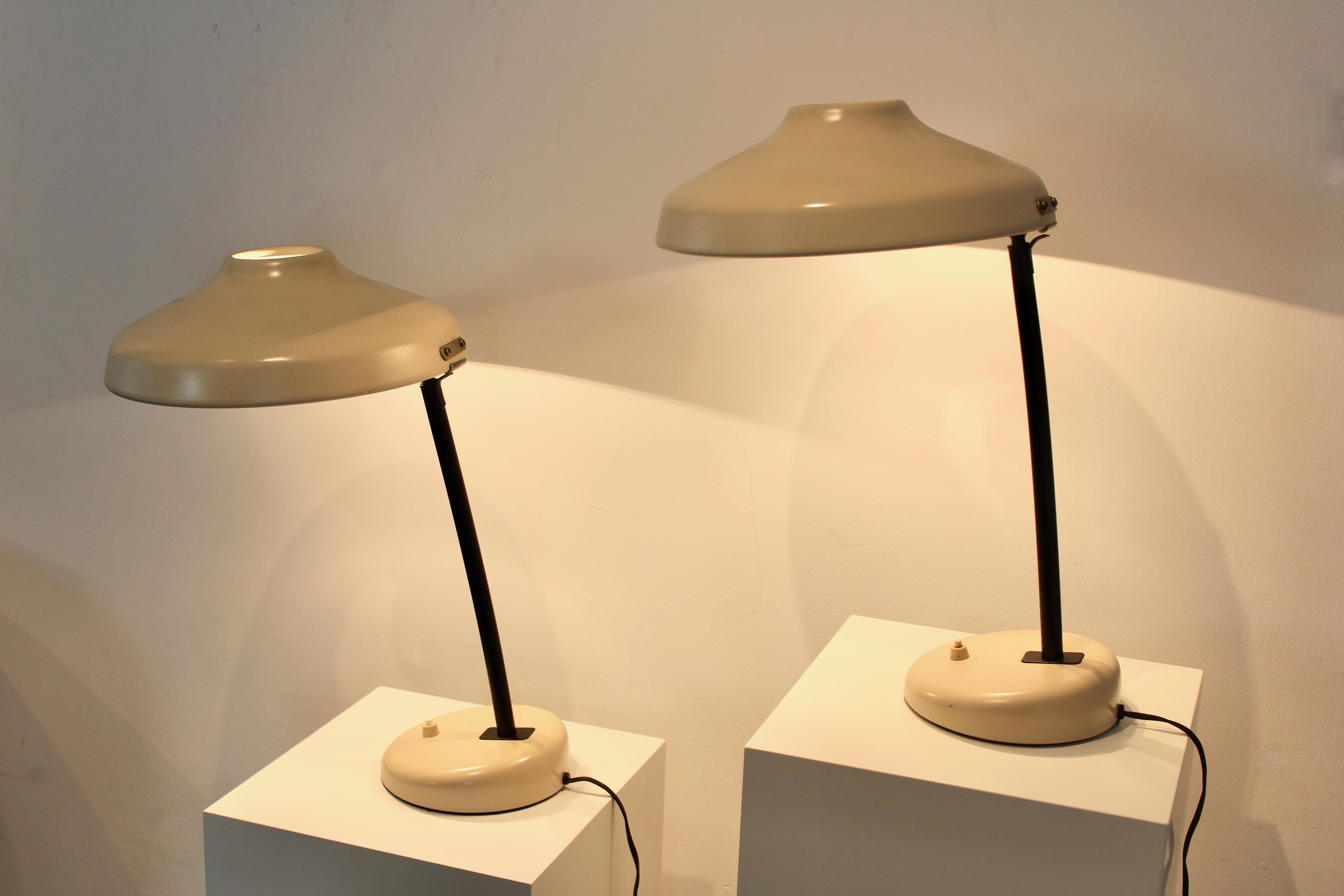Scandinave moderne Charmant ensemble de lampes de bureau ou de table Hemi réglables, Suède, années 1960 en vente