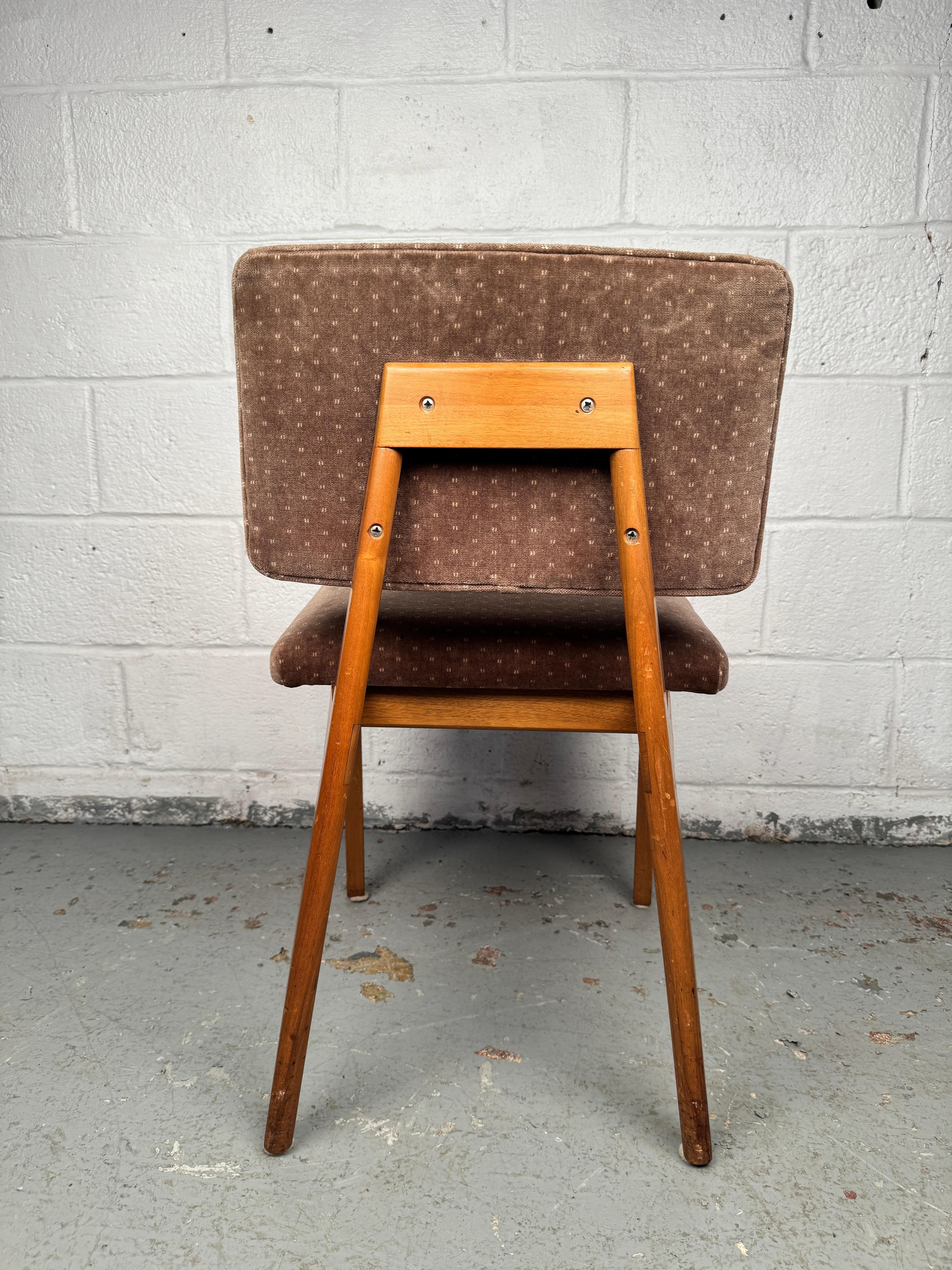 Charming Set of Eight Mid-Century Dining Chairs For Sale 8