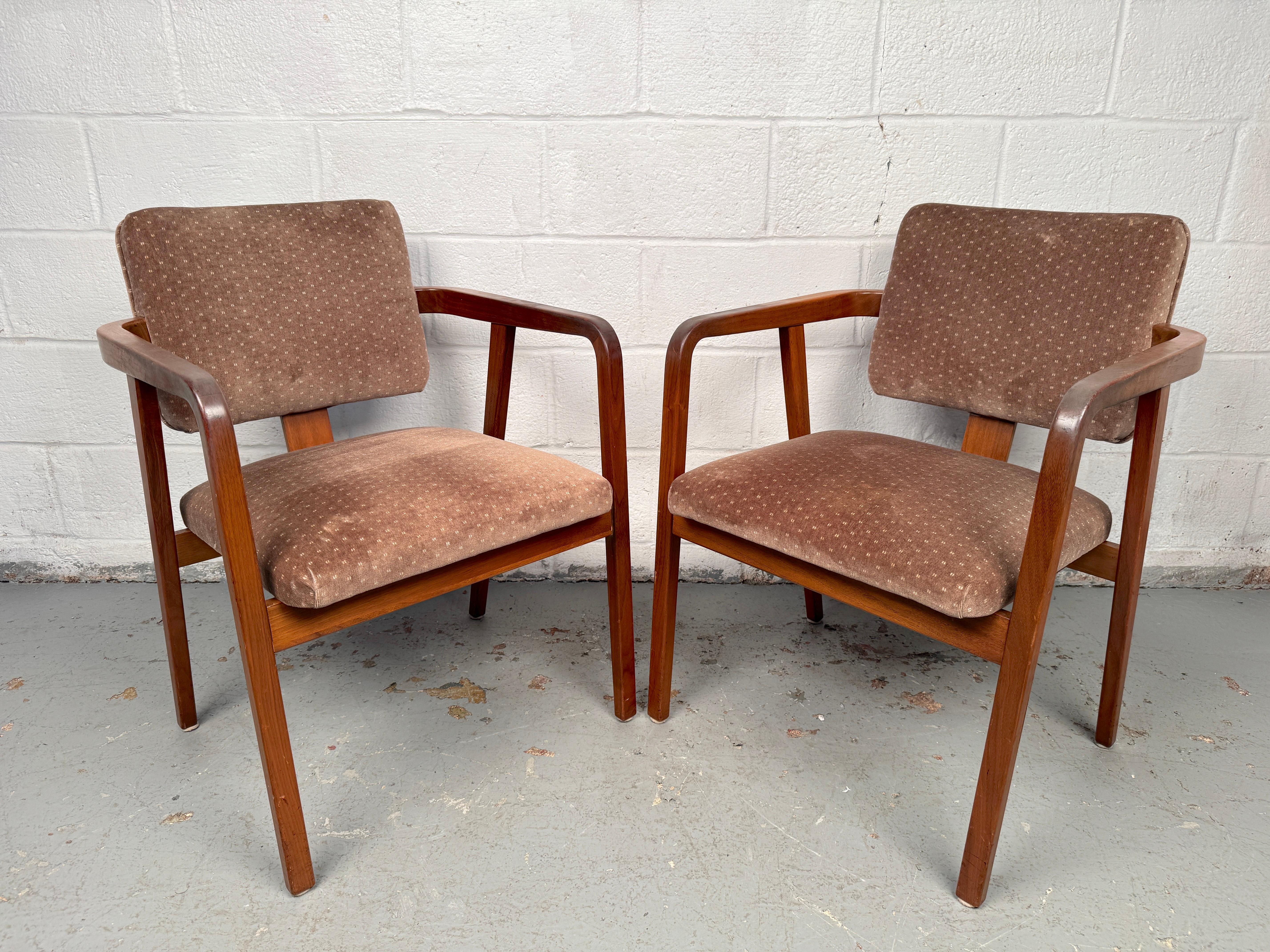 Mid-Century Modern Charming Set of Eight Mid-Century Dining Chairs For Sale