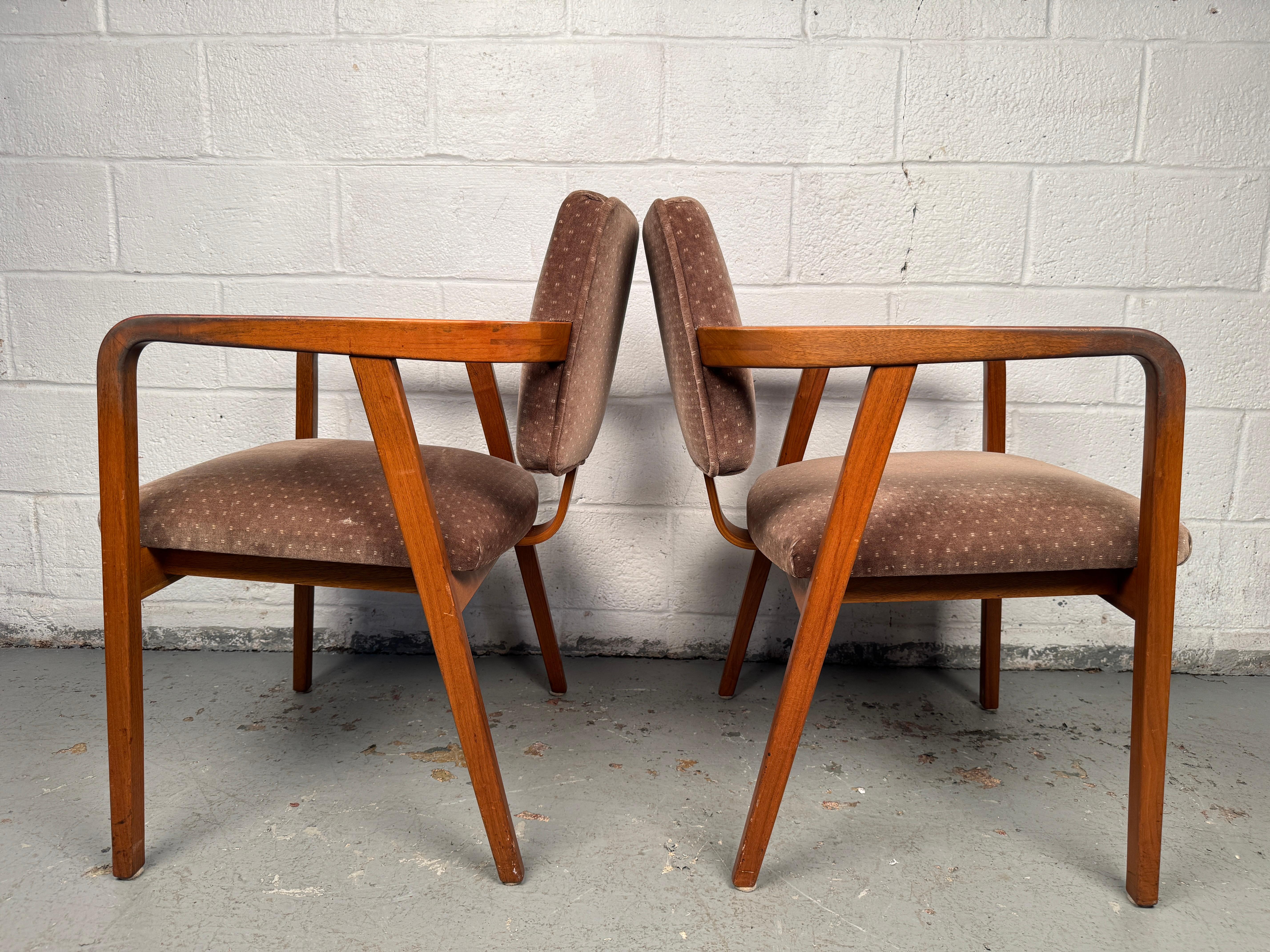 20th Century Charming Set of Eight Mid-Century Dining Chairs For Sale