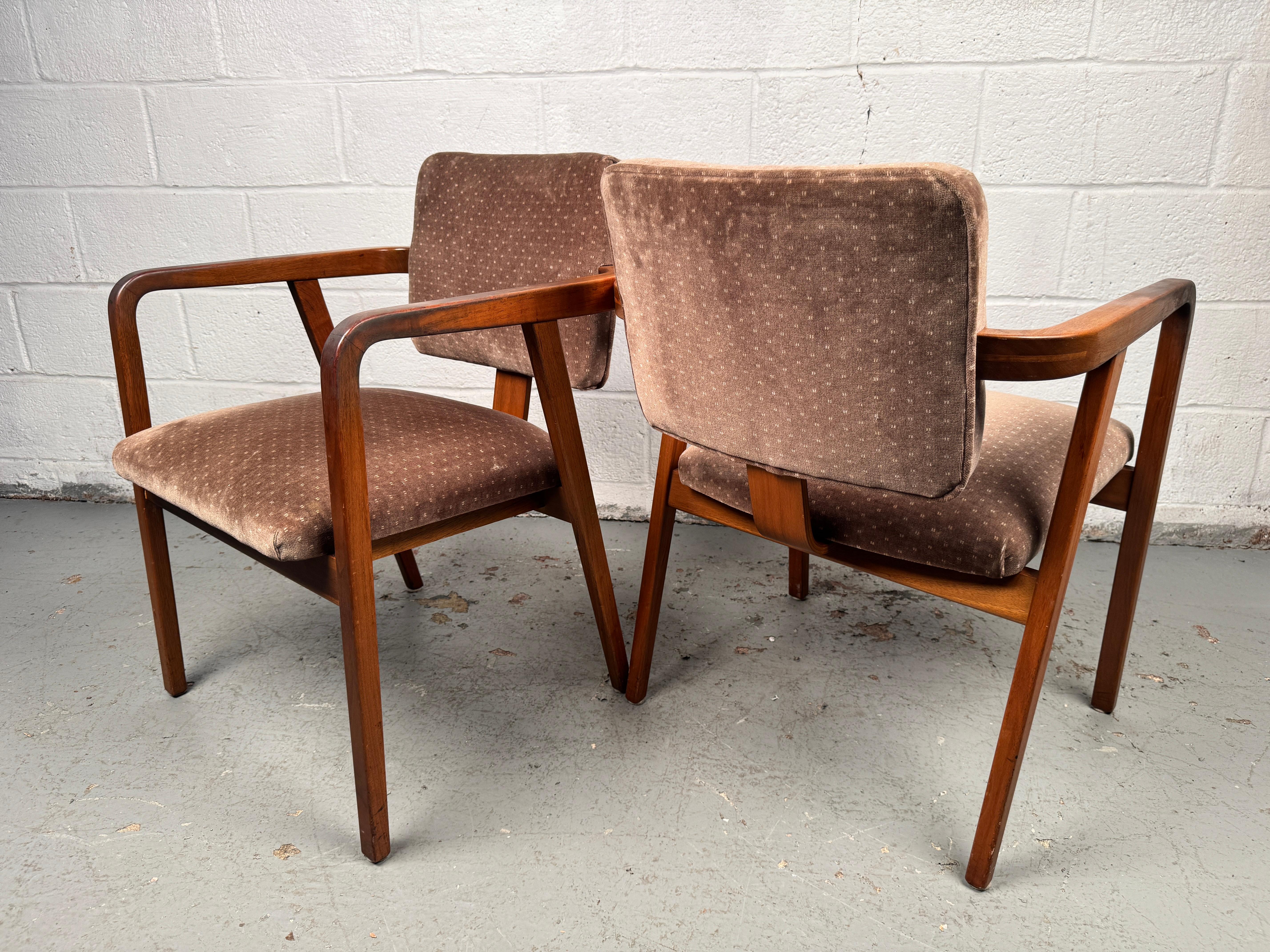 Wood Charming Set of Eight Mid-Century Dining Chairs For Sale