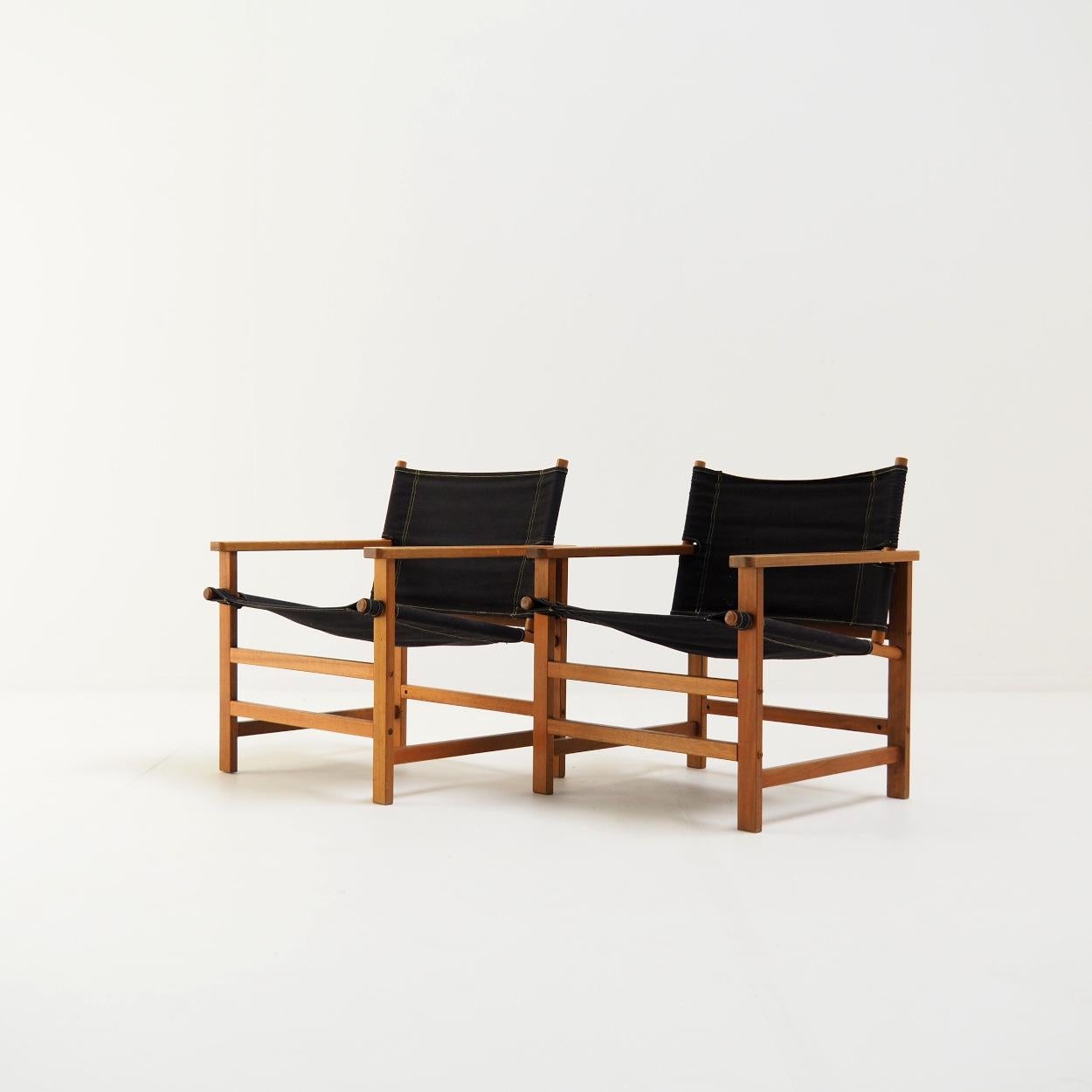 Charmantes Set von sehr gut erhaltenen Vintage IKEA Safari-Stühlen.

Die Stühle heißen 