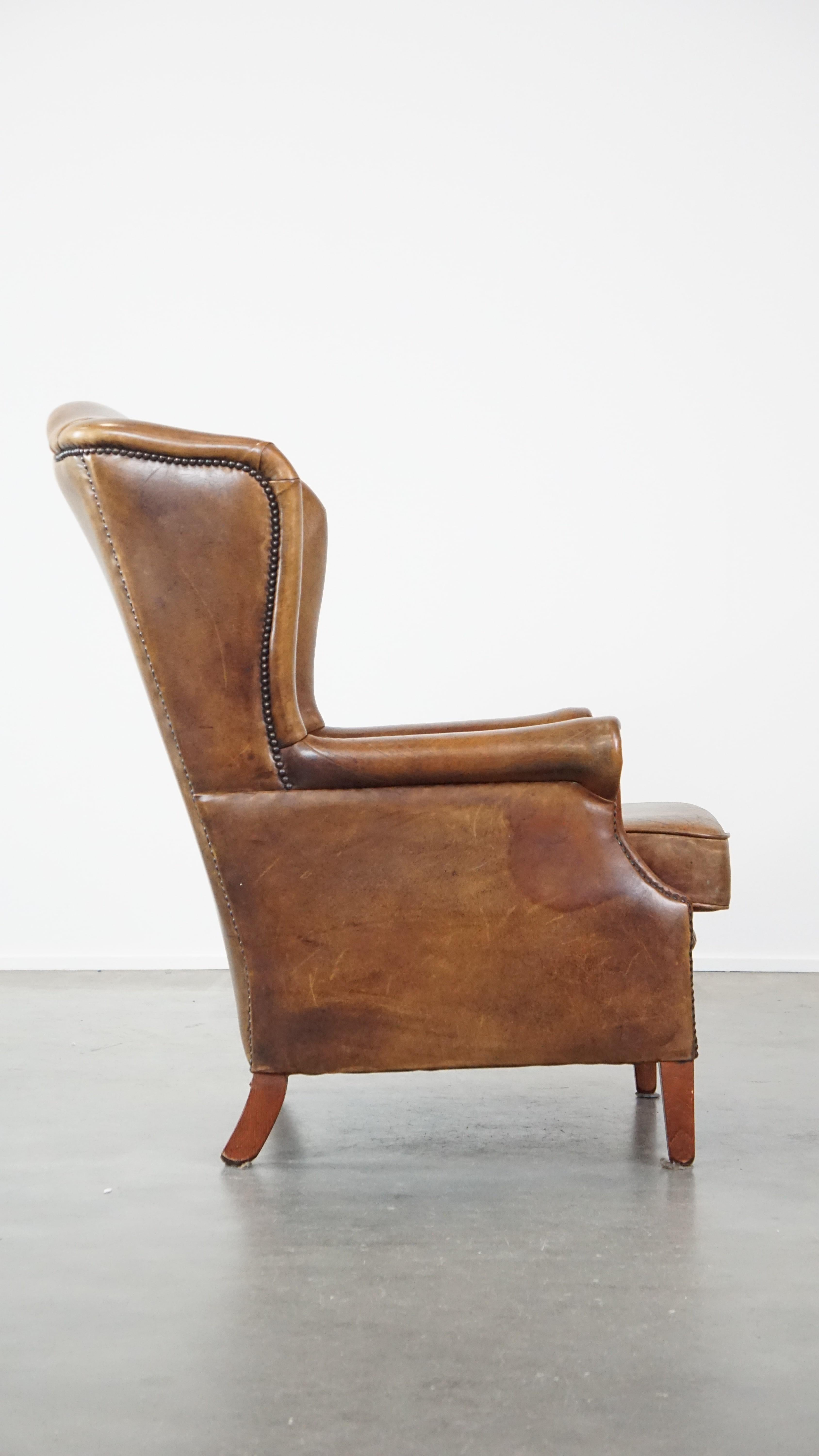 Charmant fauteuil à dossier en cuir de mouton avec un excellent confort d'assise Bon état - En vente à Harderwijk, NL