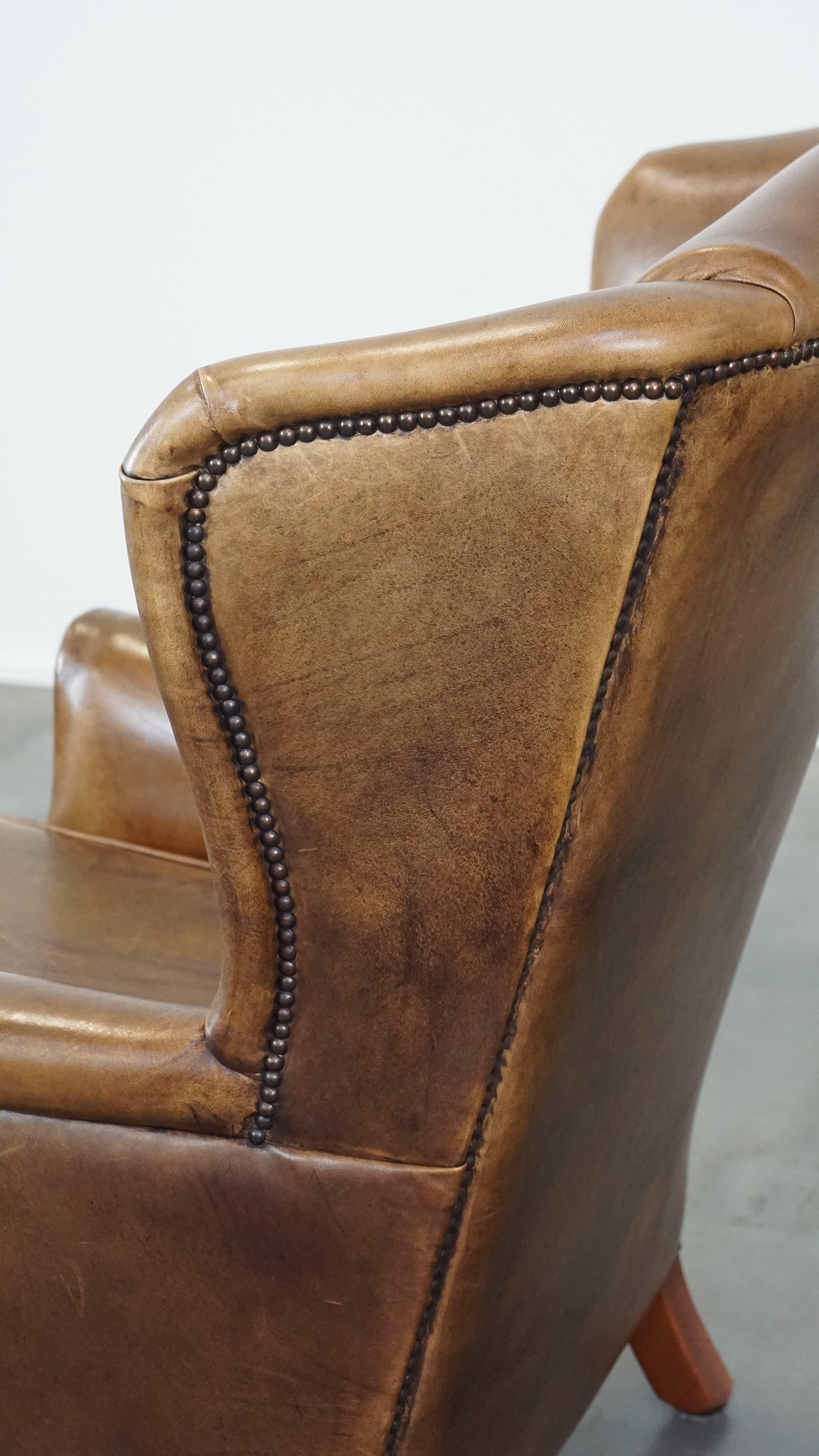 Charmant fauteuil à dossier en cuir de mouton avec un excellent confort d'assise en vente 4