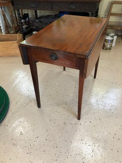 Charming Sheraton Pembroke Dropleaf Side Table