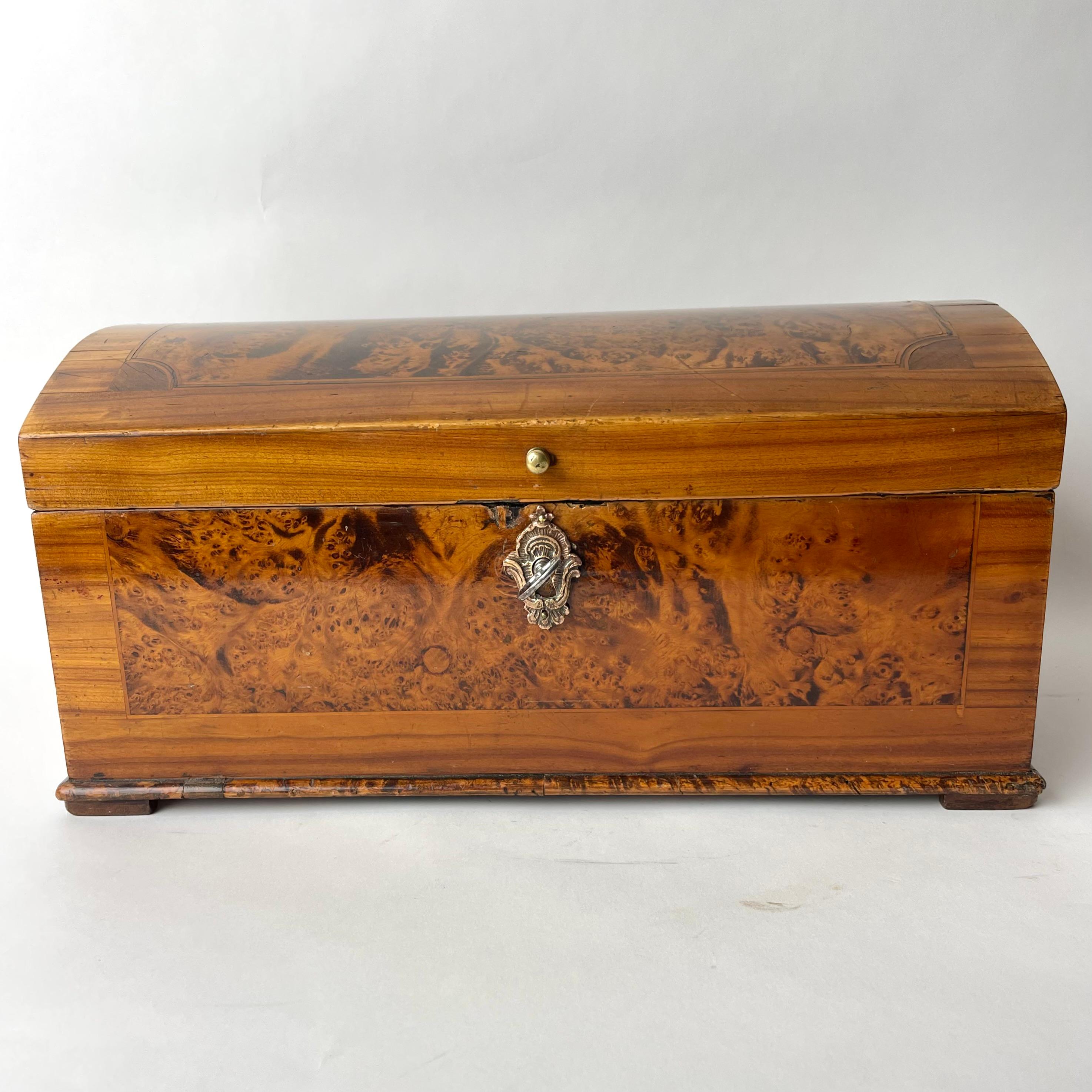 Veneer Charming small Chest in Alder Root in Swedish Rococo from 1760s For Sale