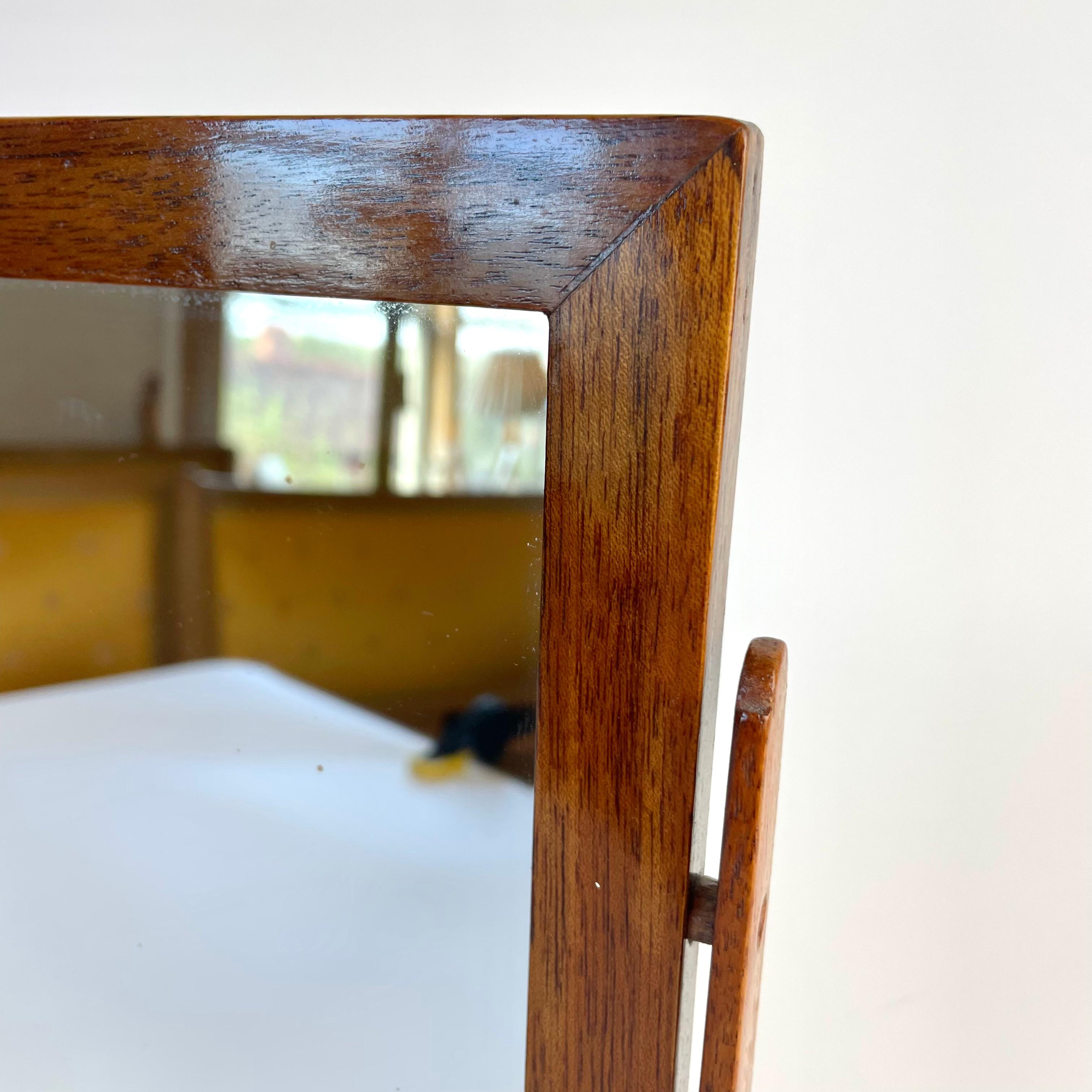Pequeño y encantador Espejo de Afeitar Gustaviano de Caoba - Suecia, Finales del Siglo XVIII en venta 7