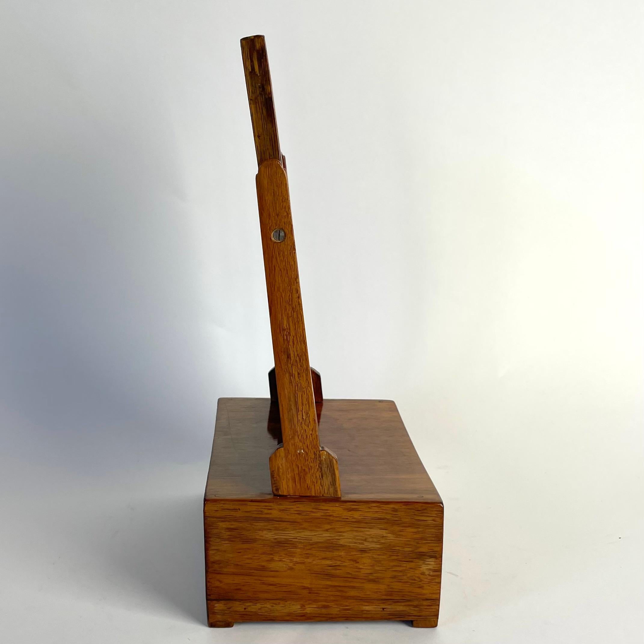 Pequeño y encantador Espejo de Afeitar Gustaviano de Caoba - Suecia, Finales del Siglo XVIII en venta 3